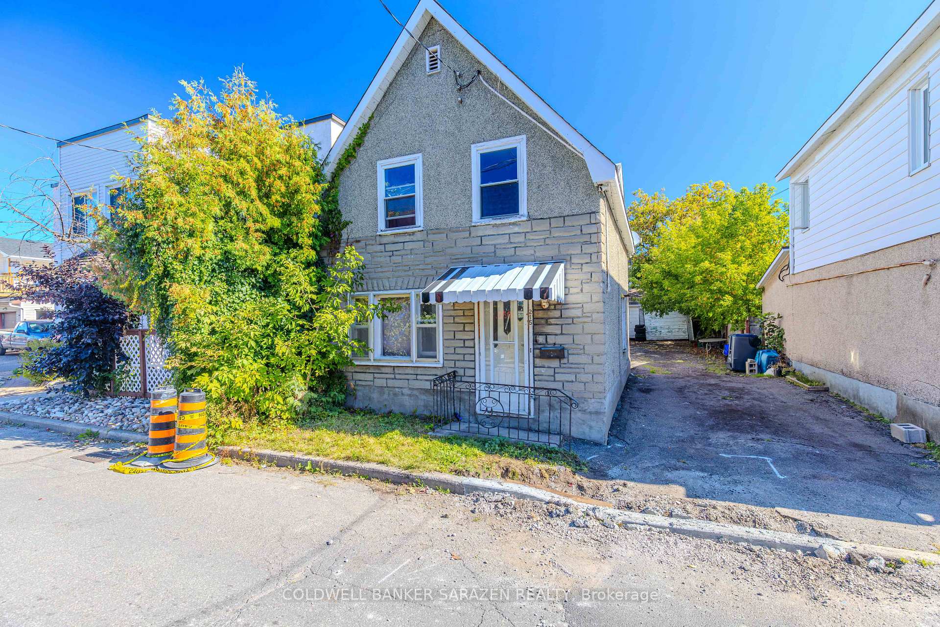 Photo 2 of 215 Desrosiers Street, Ottawa, Vanier — HOMEH