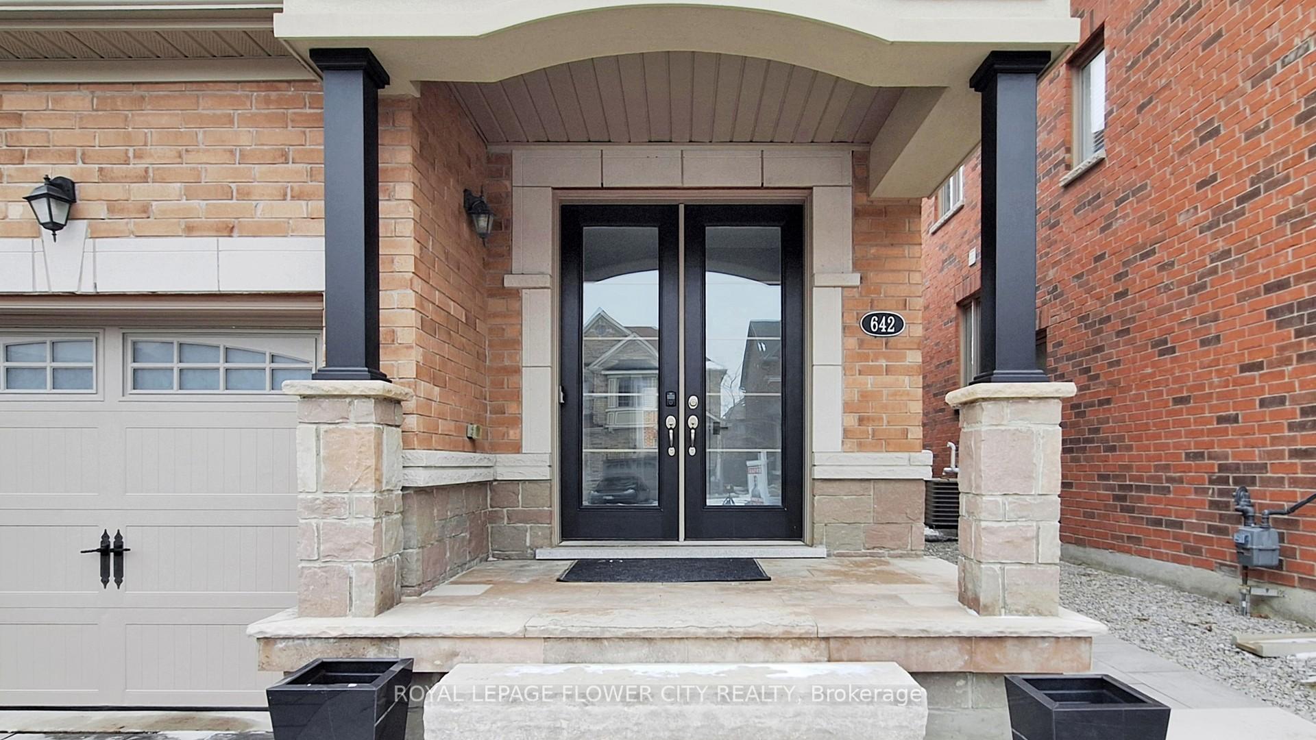 Photo 3 of 642 Sweetwater Crescent, Newmarket, Glenway Estates — HOMEH
