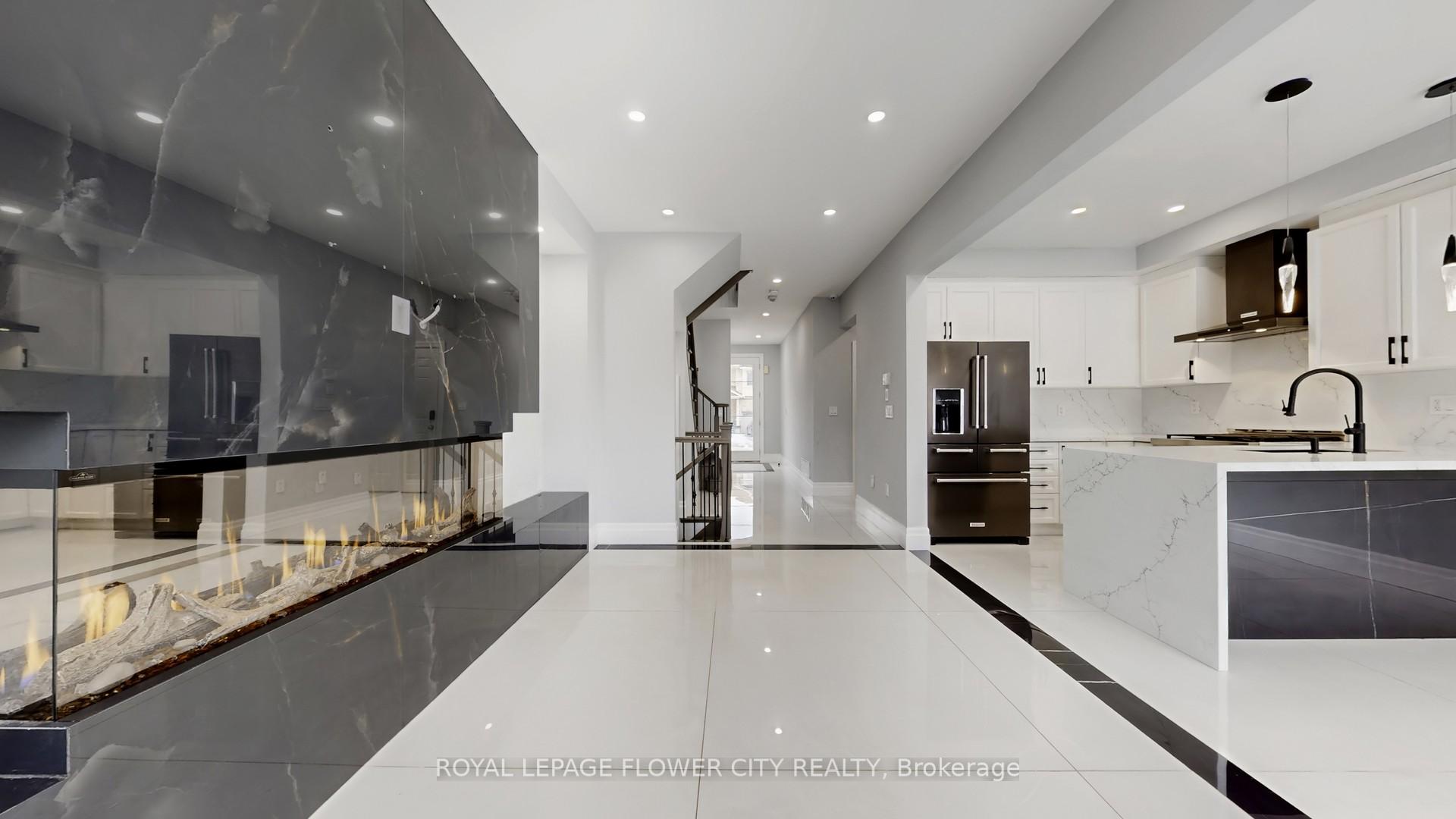 Photo 6 of 642 Sweetwater Crescent, Newmarket, Glenway Estates — HOMEH