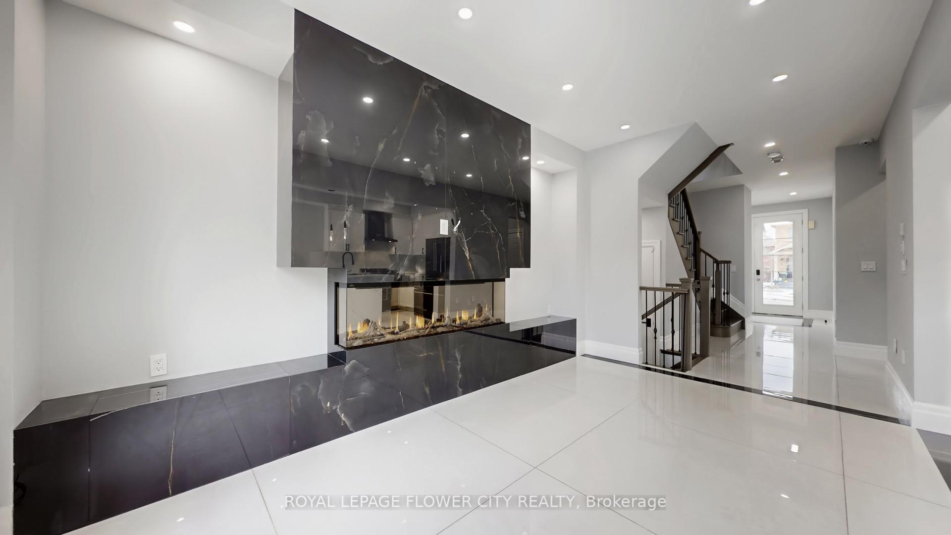 Photo 9 of 642 Sweetwater Crescent, Newmarket, Glenway Estates — HOMEH