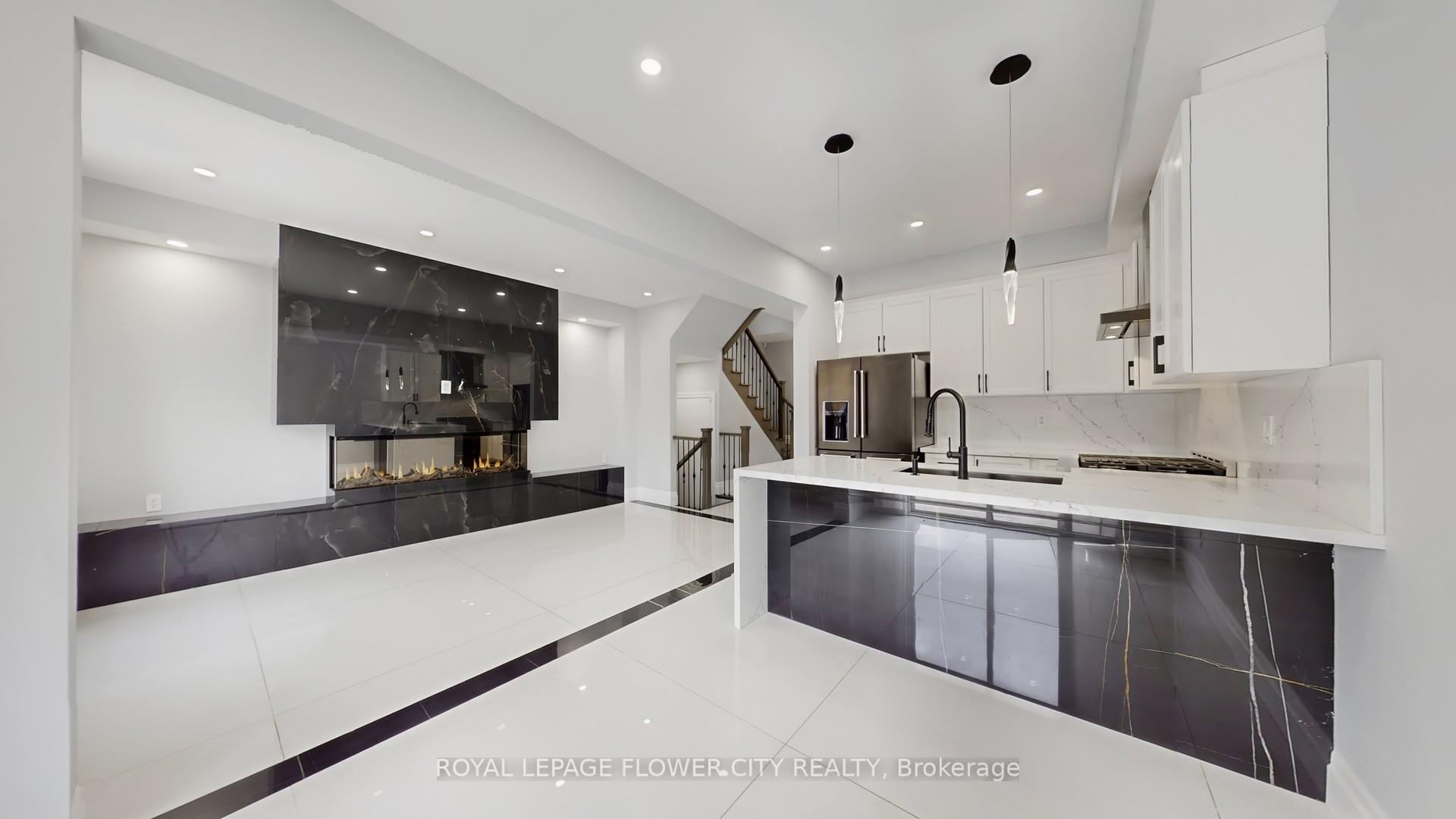 Photo 10 of 642 Sweetwater Crescent, Newmarket, Glenway Estates — HOMEH