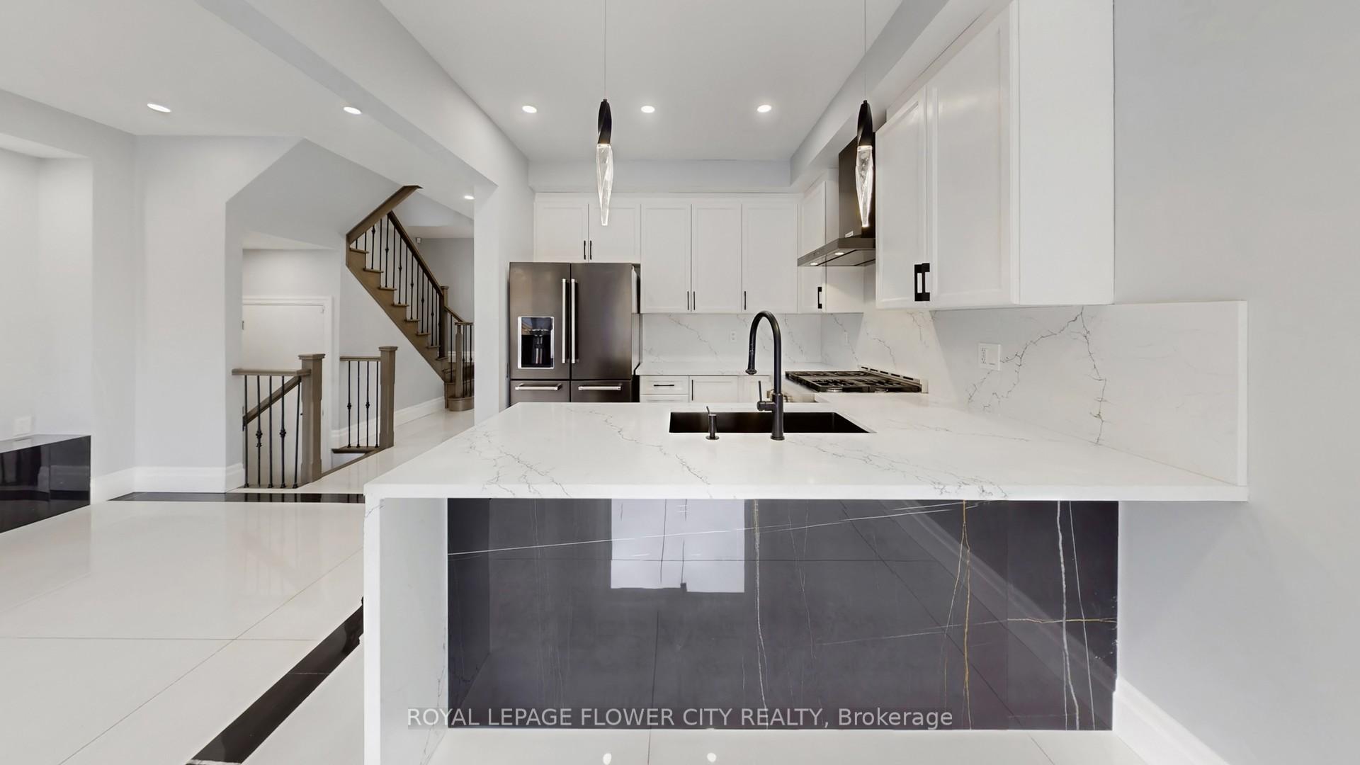 Photo 12 of 642 Sweetwater Crescent, Newmarket, Glenway Estates — HOMEH