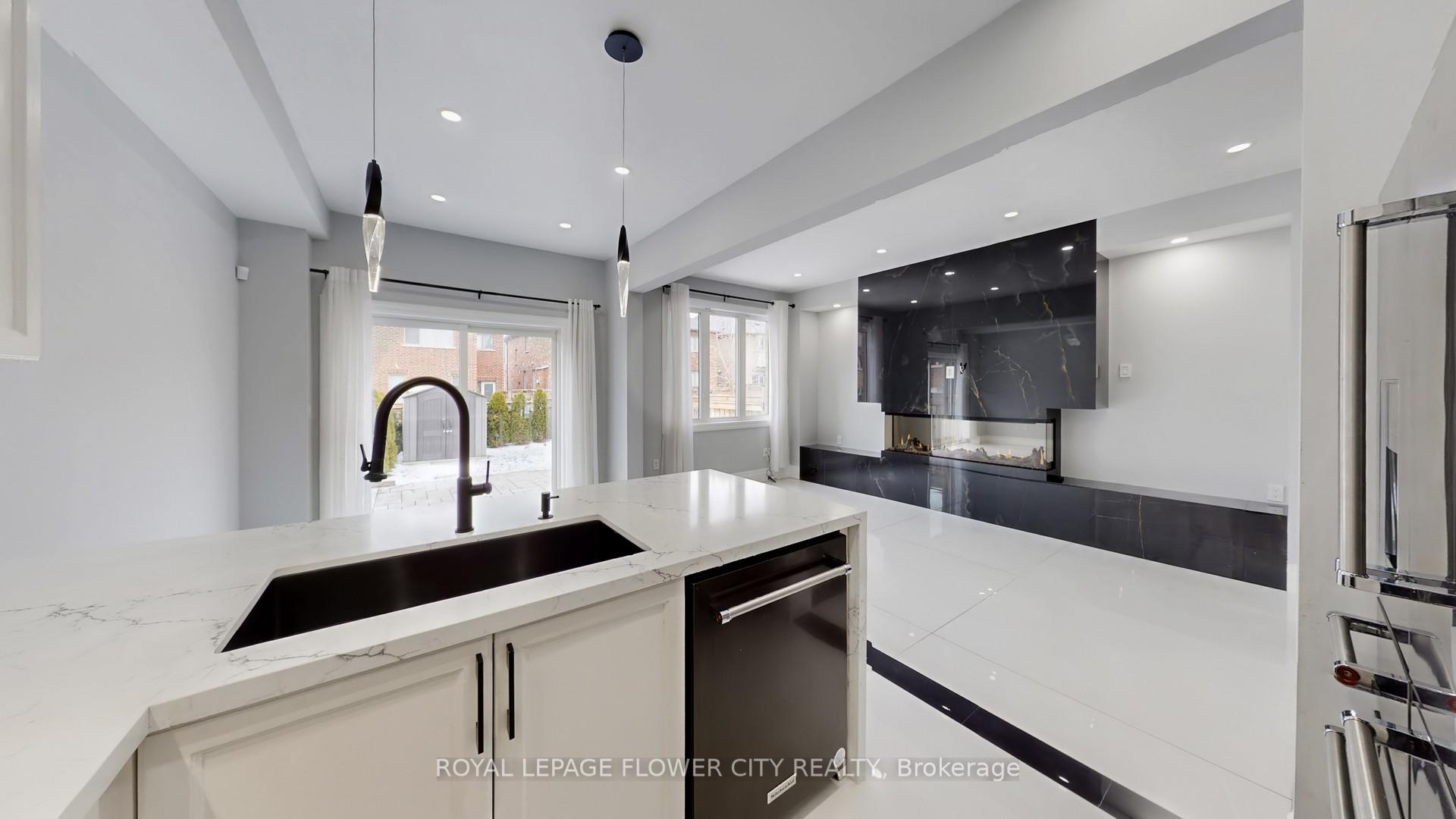 Photo 13 of 642 Sweetwater Crescent, Newmarket, Glenway Estates — HOMEH
