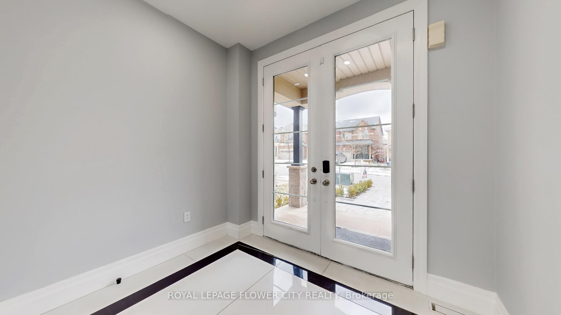 Photo 16 of 642 Sweetwater Crescent, Newmarket, Glenway Estates — HOMEH
