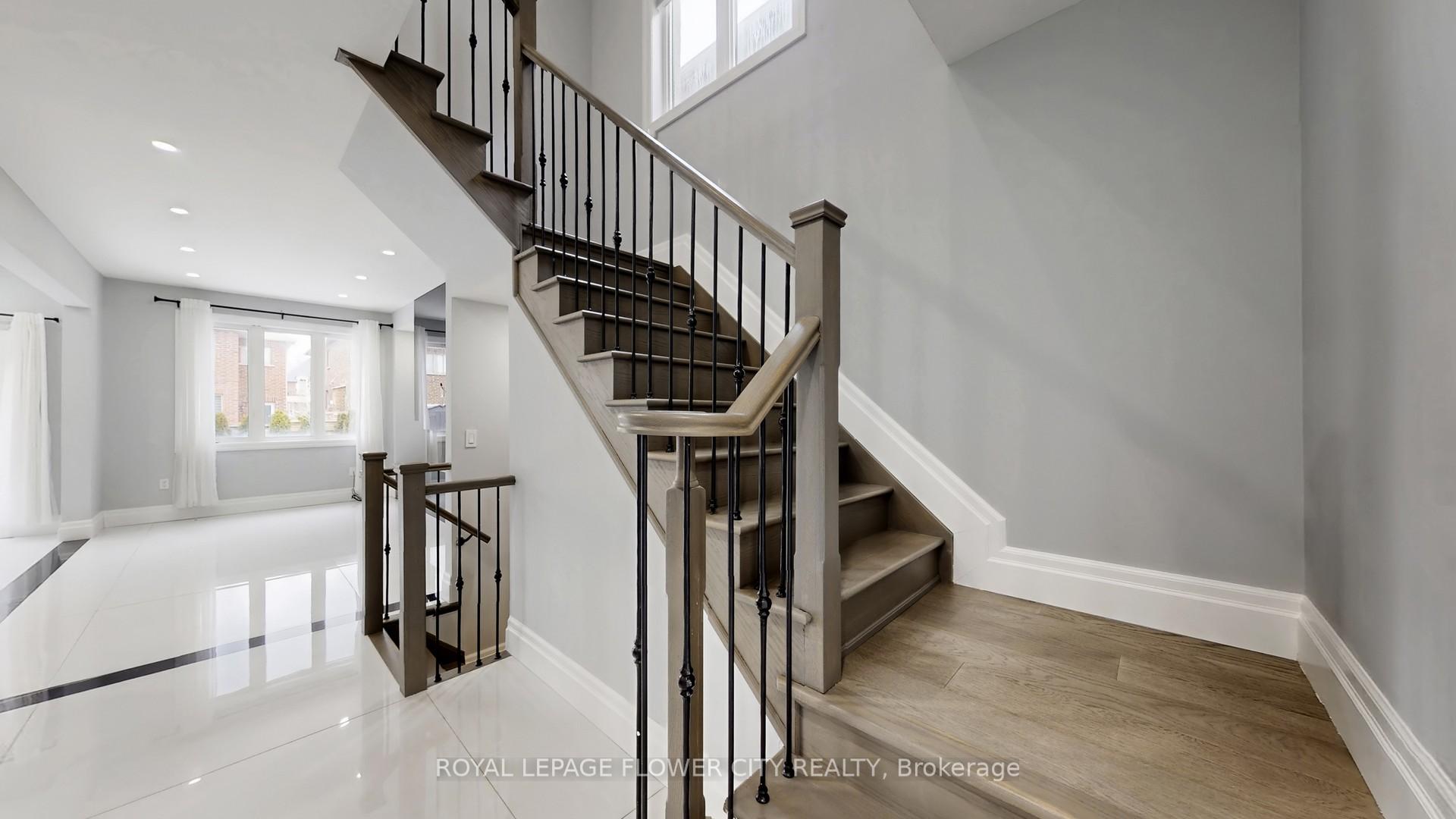 Photo 21 of 642 Sweetwater Crescent, Newmarket, Glenway Estates — HOMEH