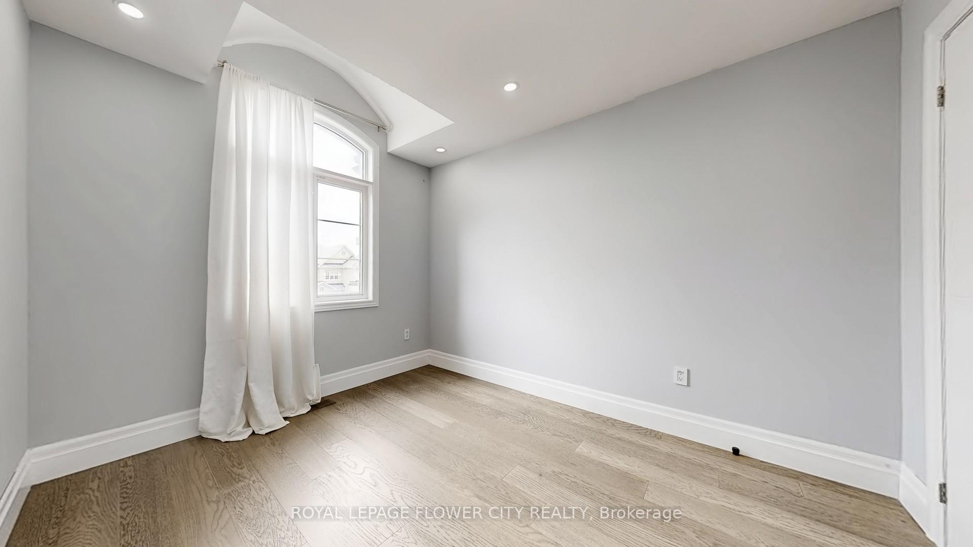 Photo 32 of 642 Sweetwater Crescent, Newmarket, Glenway Estates — HOMEH