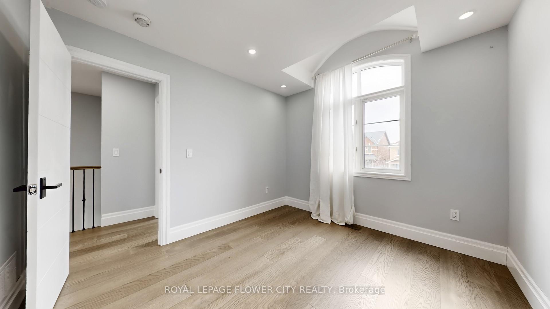 Photo 33 of 642 Sweetwater Crescent, Newmarket, Glenway Estates — HOMEH