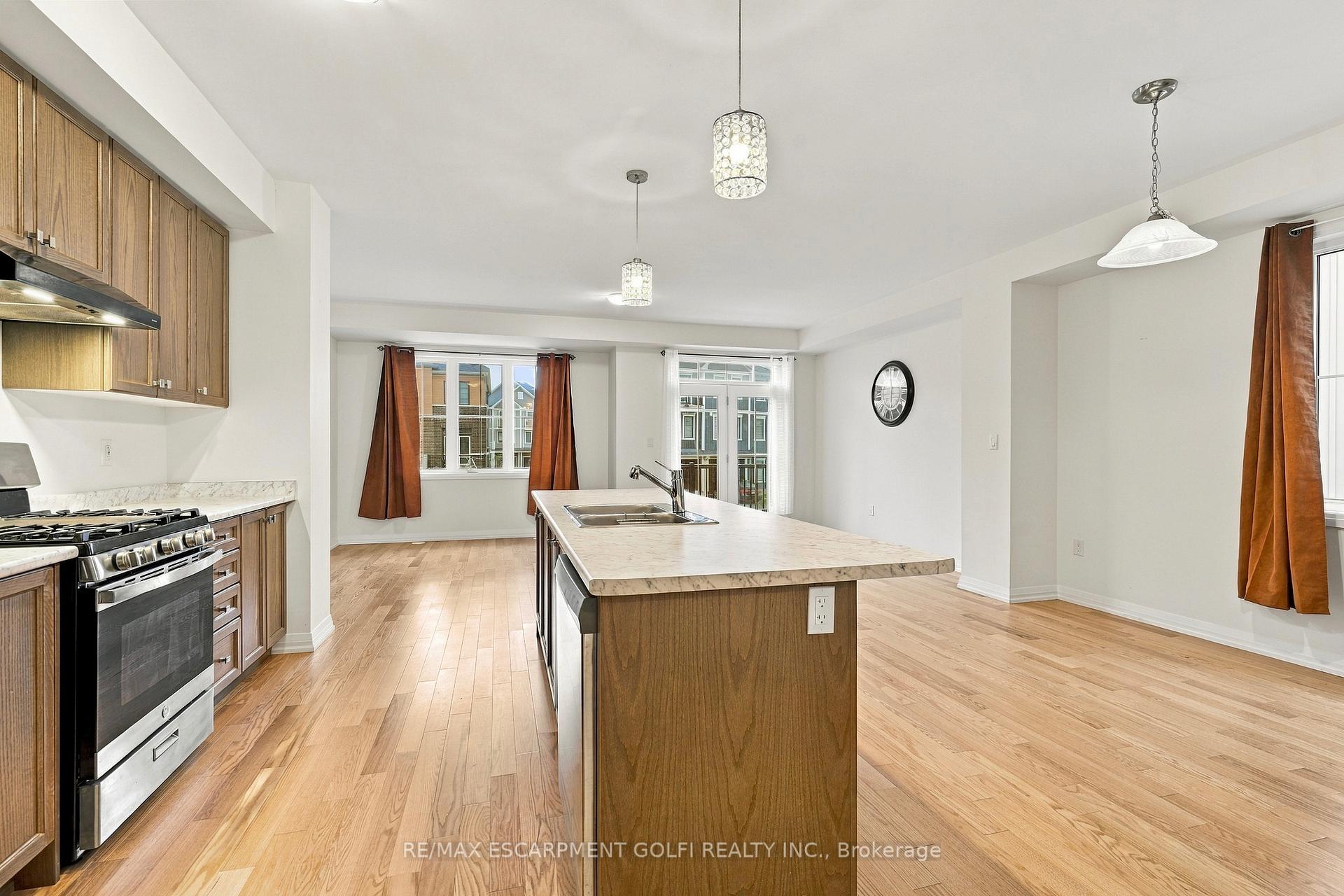Photo 6 of 57 Norwich Crescent, Haldimand — HOMEH