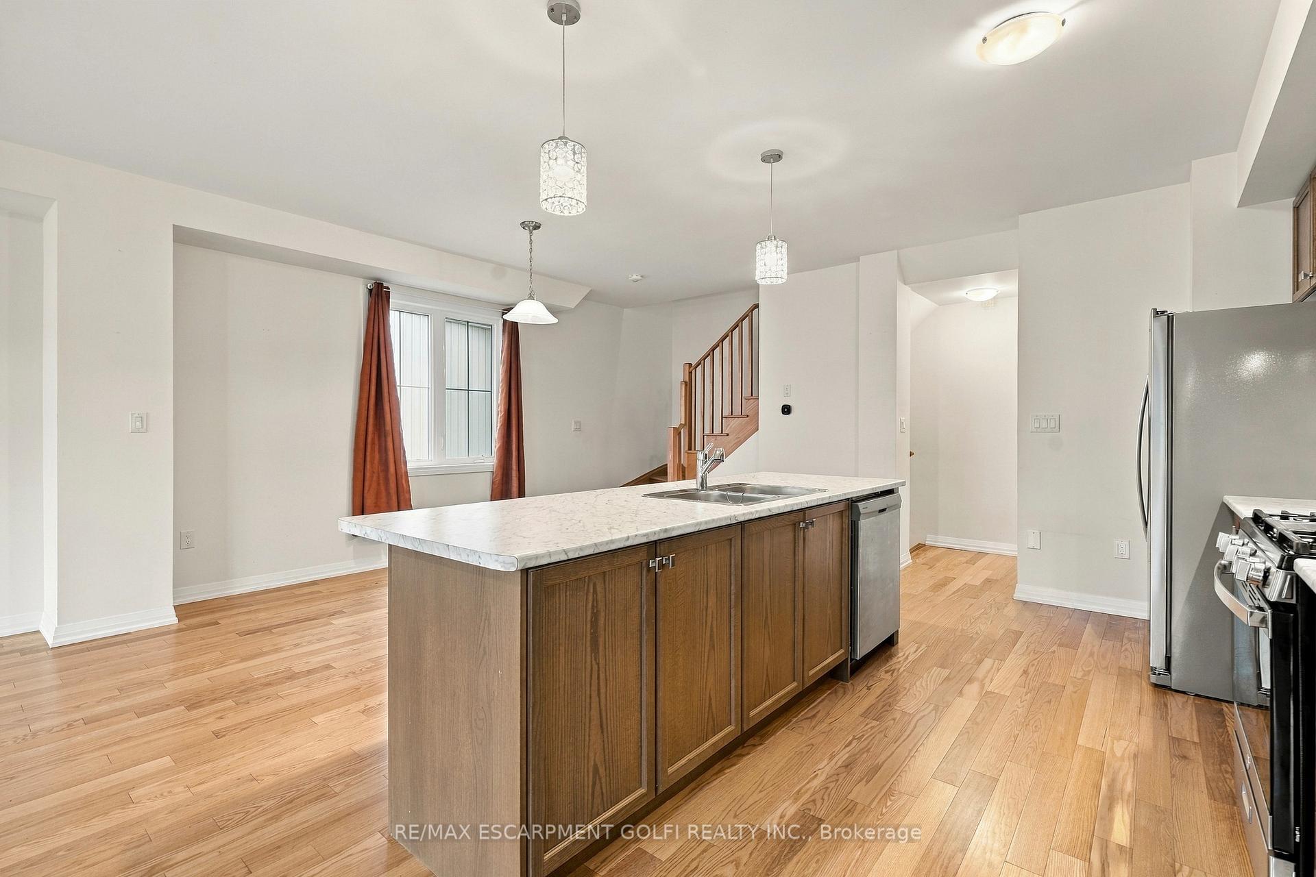 Photo 10 of 57 Norwich Crescent, Haldimand — HOMEH