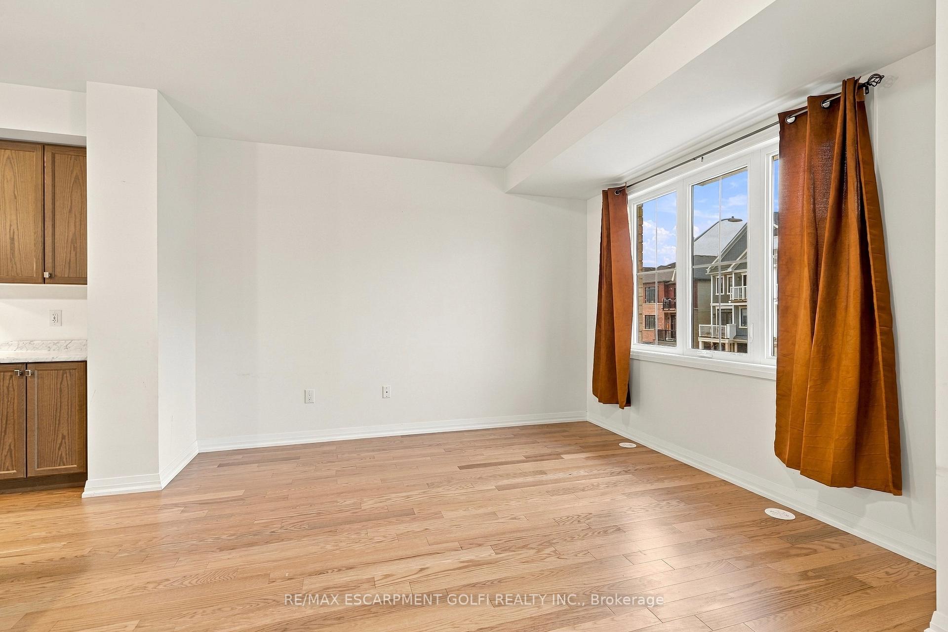 Photo 12 of 57 Norwich Crescent, Haldimand — HOMEH
