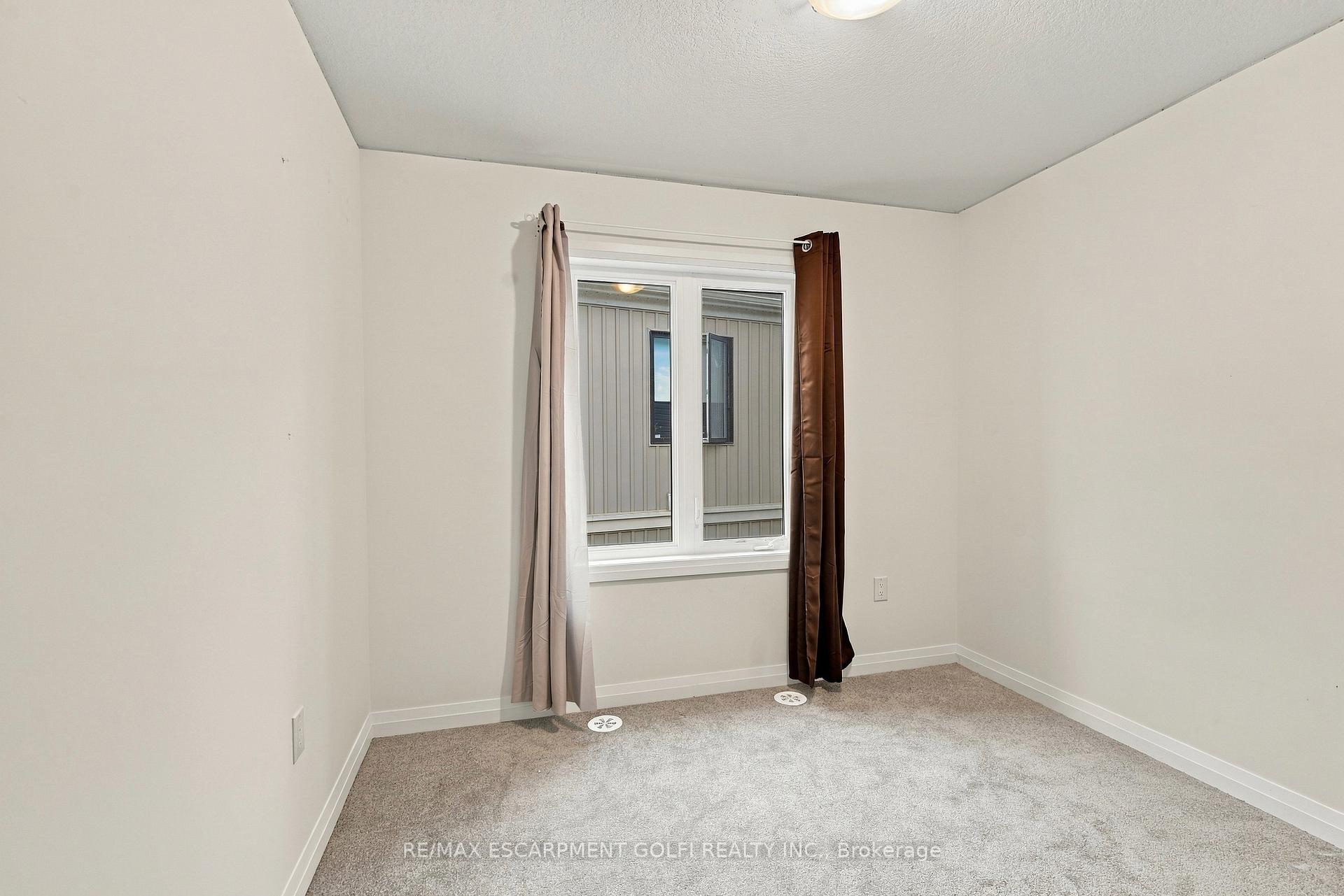 Photo 16 of 57 Norwich Crescent, Haldimand — HOMEH