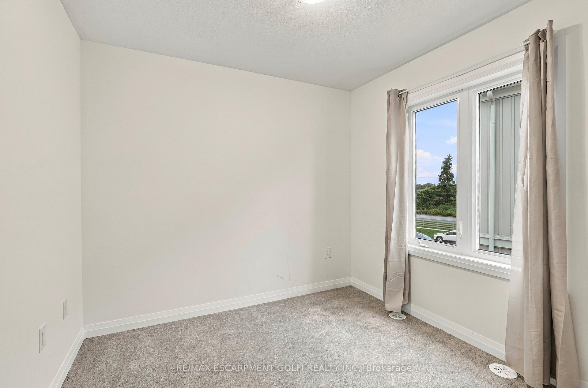 Photo 18 of 57 Norwich Crescent, Haldimand — HOMEH