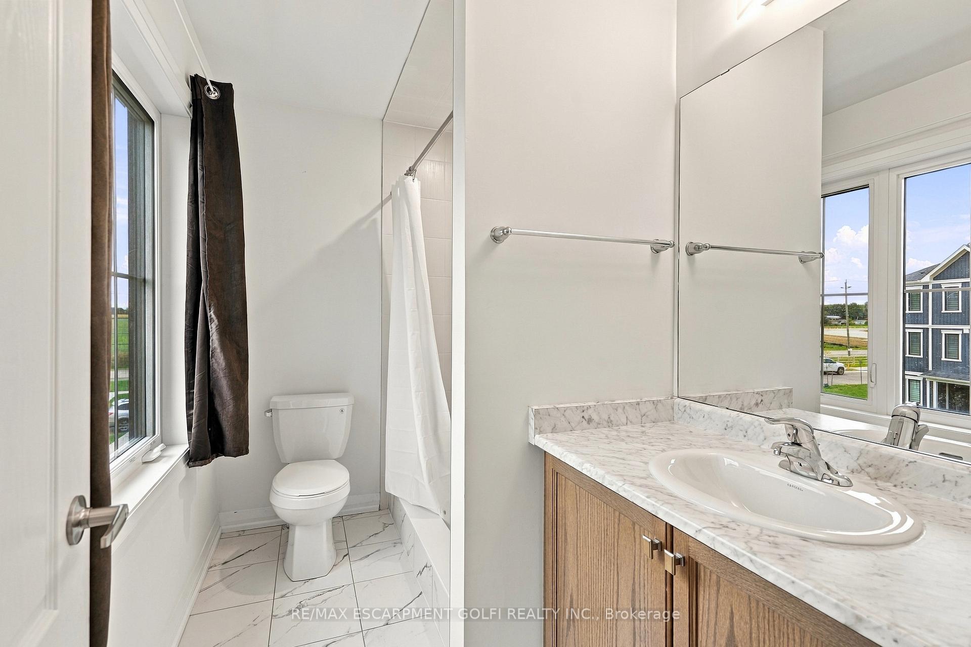 Photo 24 of 57 Norwich Crescent, Haldimand — HOMEH