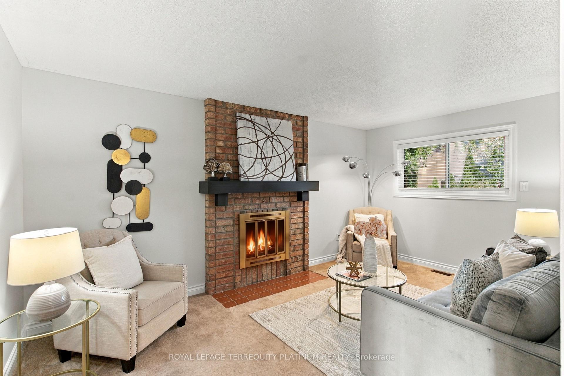 Photo 12 of 50 Garnish Green, Markham, Markham Village — HOMEH