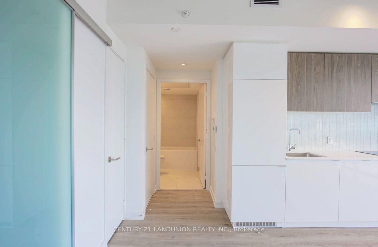 Photo 4 of Unit 2802, 161 Roehampton Avenue, Toronto, Mount Pleasant West — HOMEH