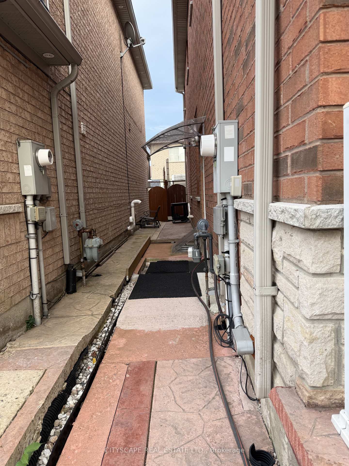 Photo 4 of Unit Bsmt, 6 Lucky Lane, Brampton, Sandringham-Wellington — HOMEH
