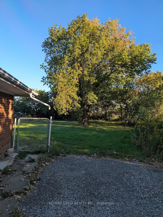 Photo 9 of 9800 Britannia Road, Milton, Bowes — HOMEH