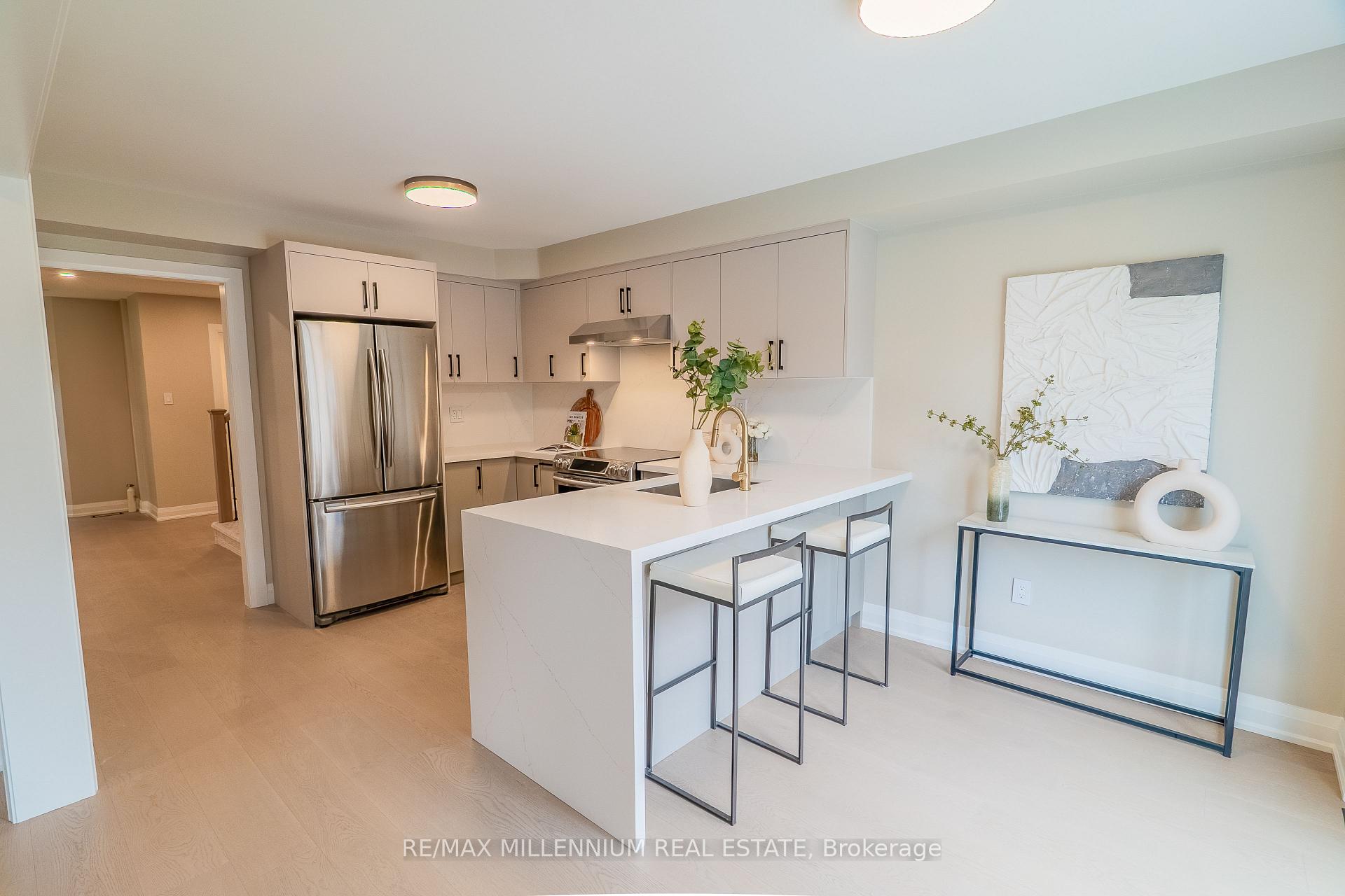 Photo 8 of 70 Fry Crescent, Clarington, Bowmanville — HOMEH