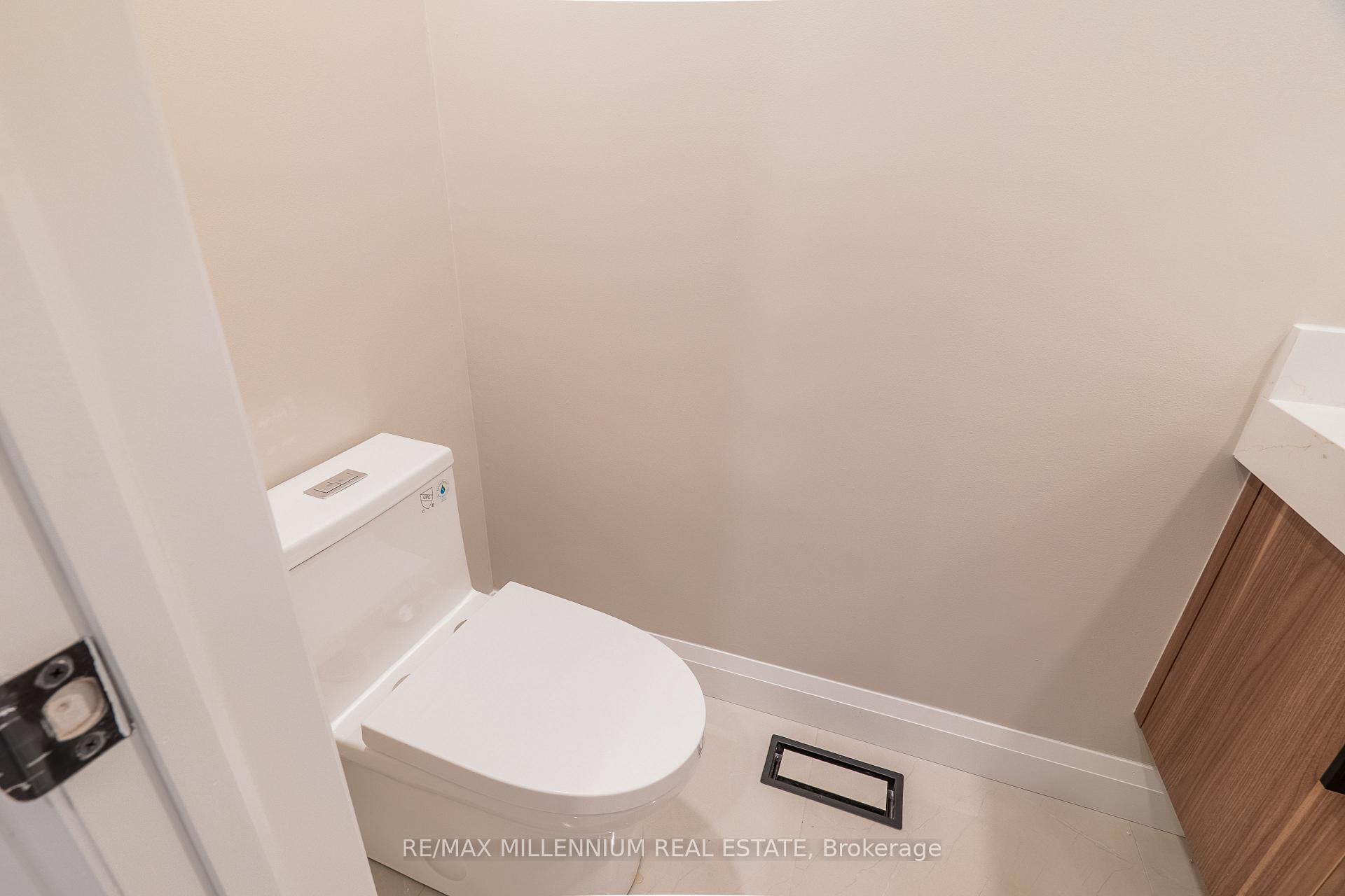 Photo 10 of 70 Fry Crescent, Clarington, Bowmanville — HOMEH
