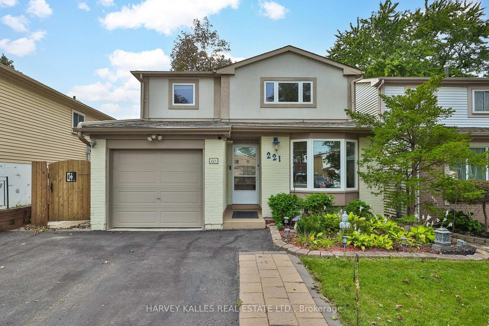 Photo 2 of 221 Snowshoe Crescent, Markham, German Mills — HOMEH