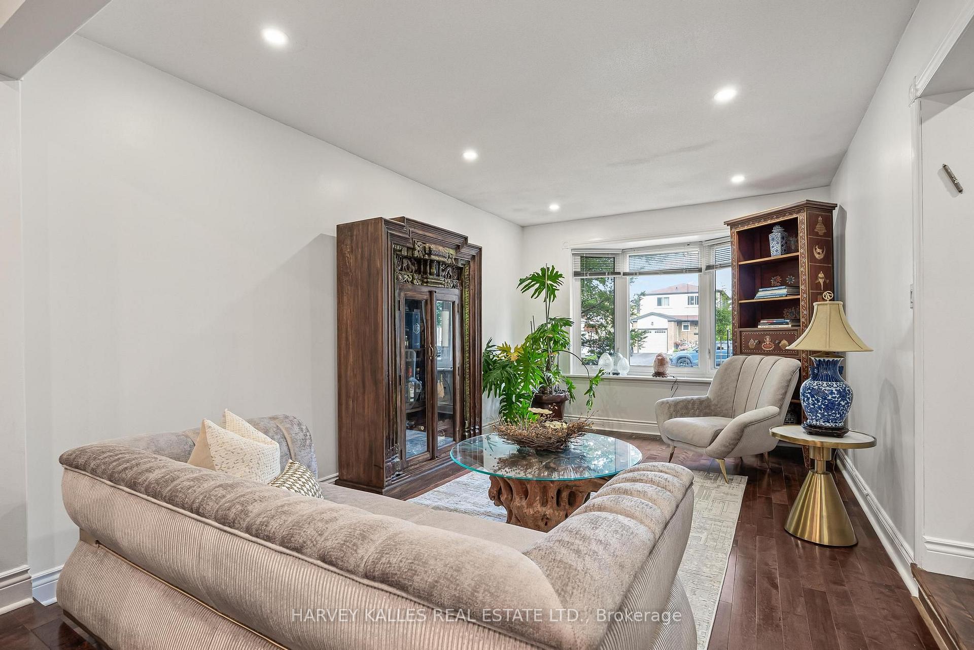 Photo 5 of 221 Snowshoe Crescent, Markham, German Mills — HOMEH