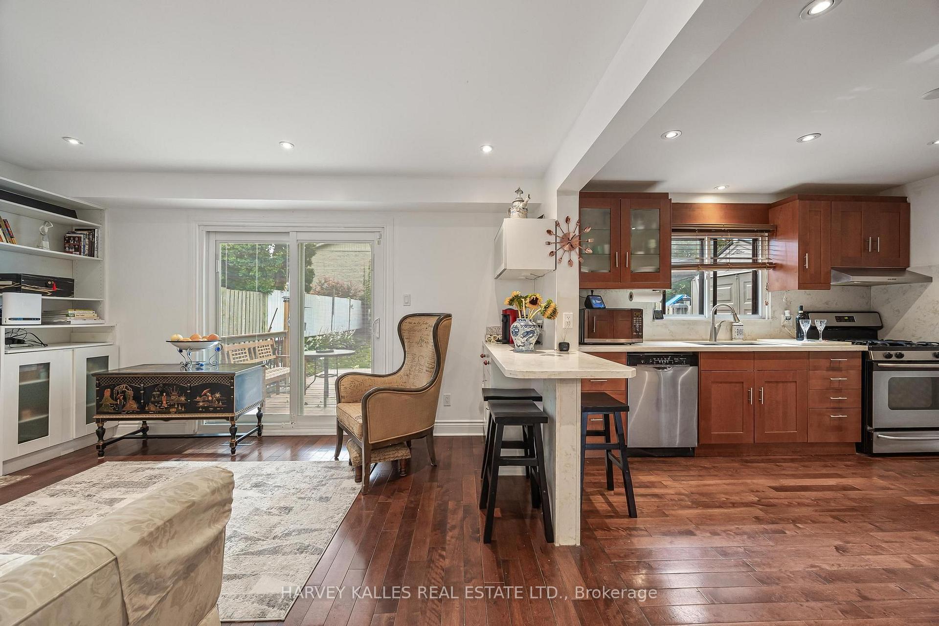 Photo 9 of 221 Snowshoe Crescent, Markham, German Mills — HOMEH