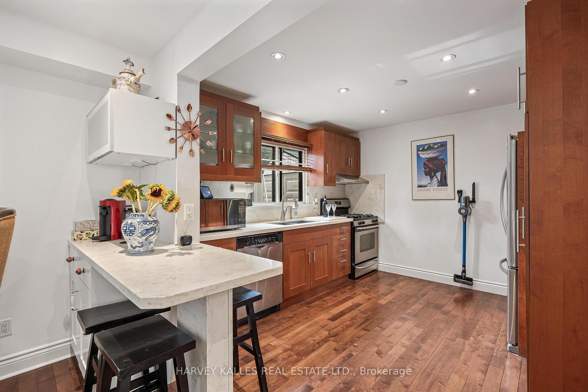 Photo 11 of 221 Snowshoe Crescent, Markham, German Mills — HOMEH