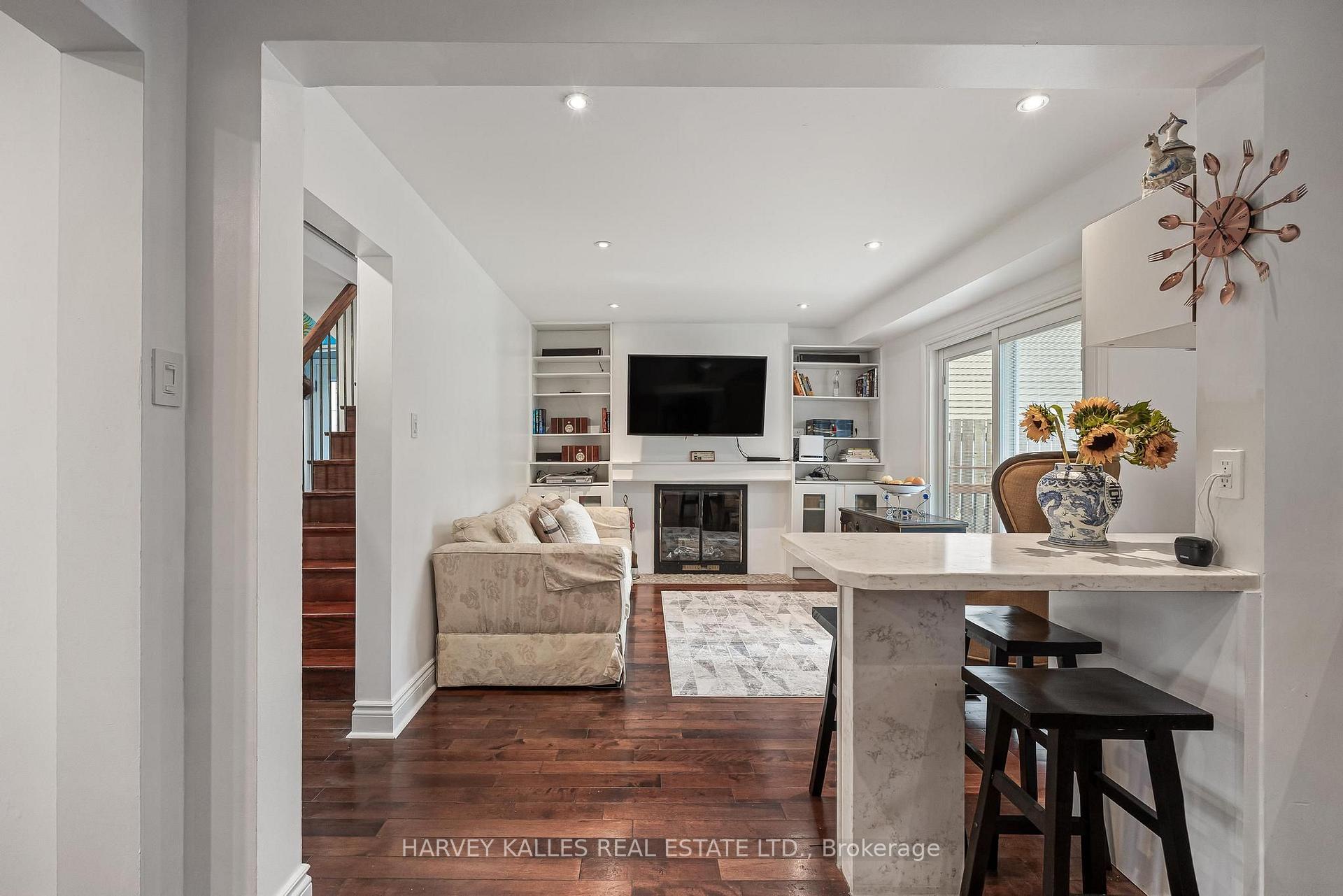 Photo 14 of 221 Snowshoe Crescent, Markham, German Mills — HOMEH