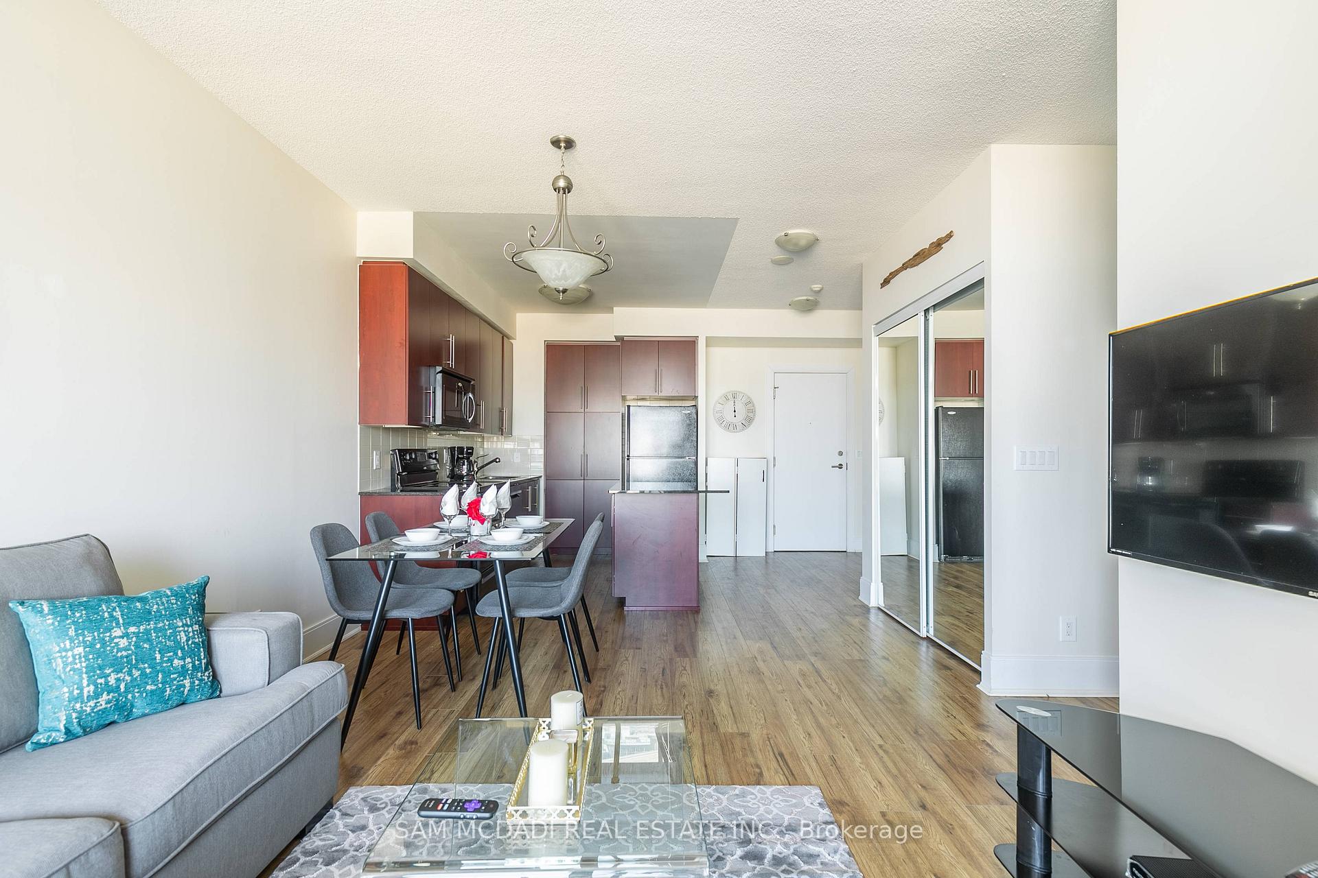Photo 9 of Unit 1905, 330 Burnhamthorpe Road W, Mississauga, City Centre — HOMEH