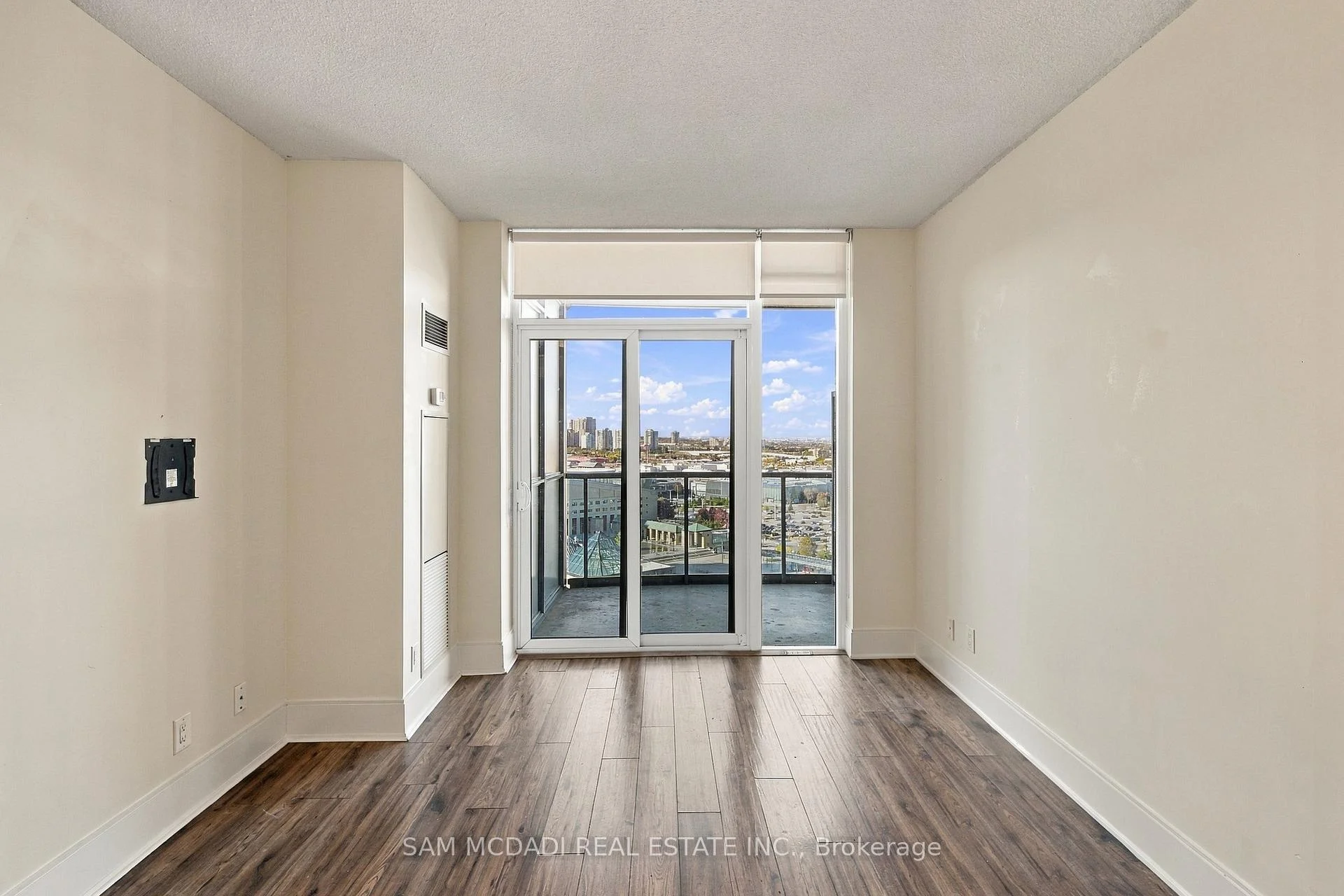 Photo 20 of Unit 1905, 330 Burnhamthorpe Road W, Mississauga, City Centre — HOMEH