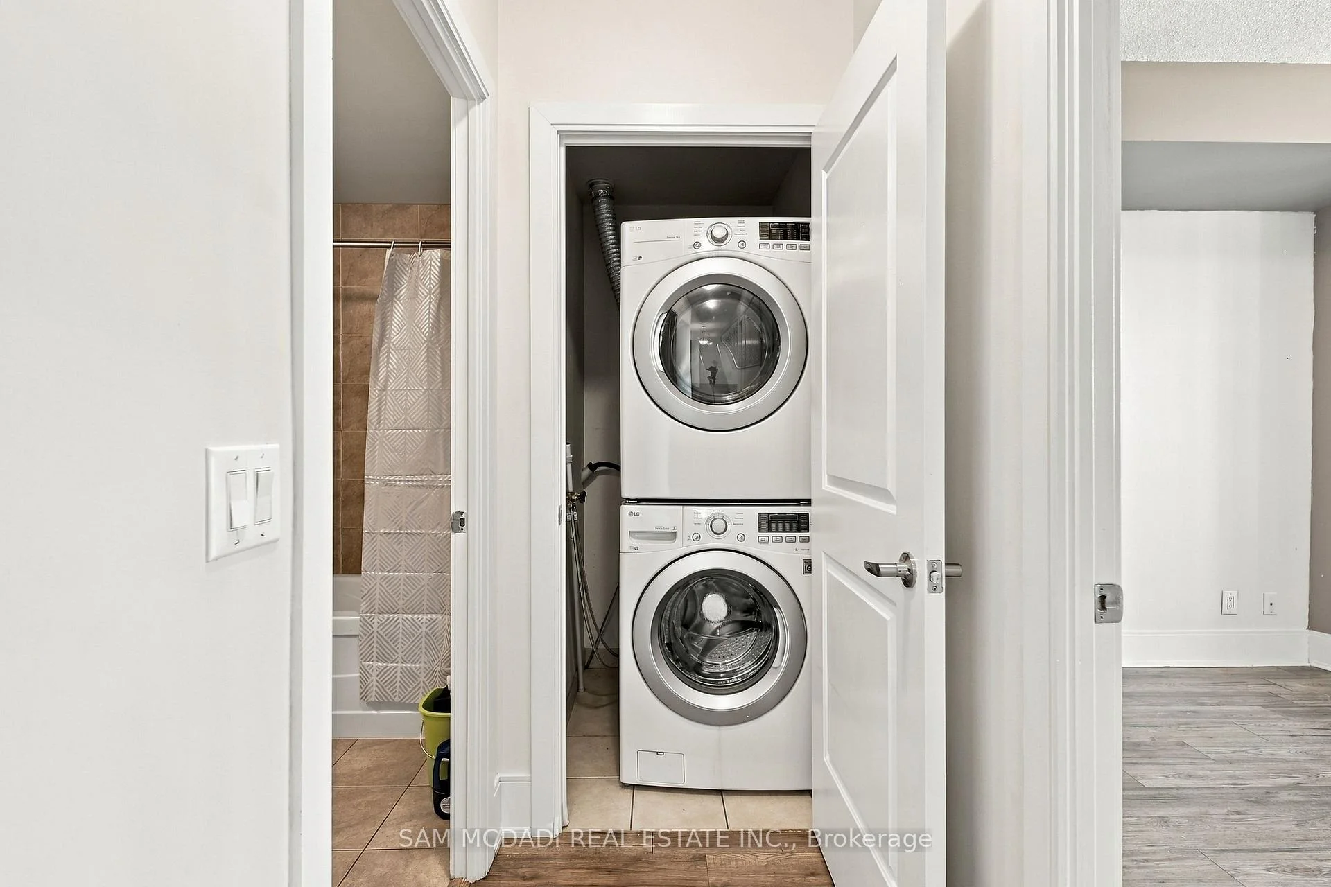 Photo 22 of Unit 1905, 330 Burnhamthorpe Road W, Mississauga, City Centre — HOMEH