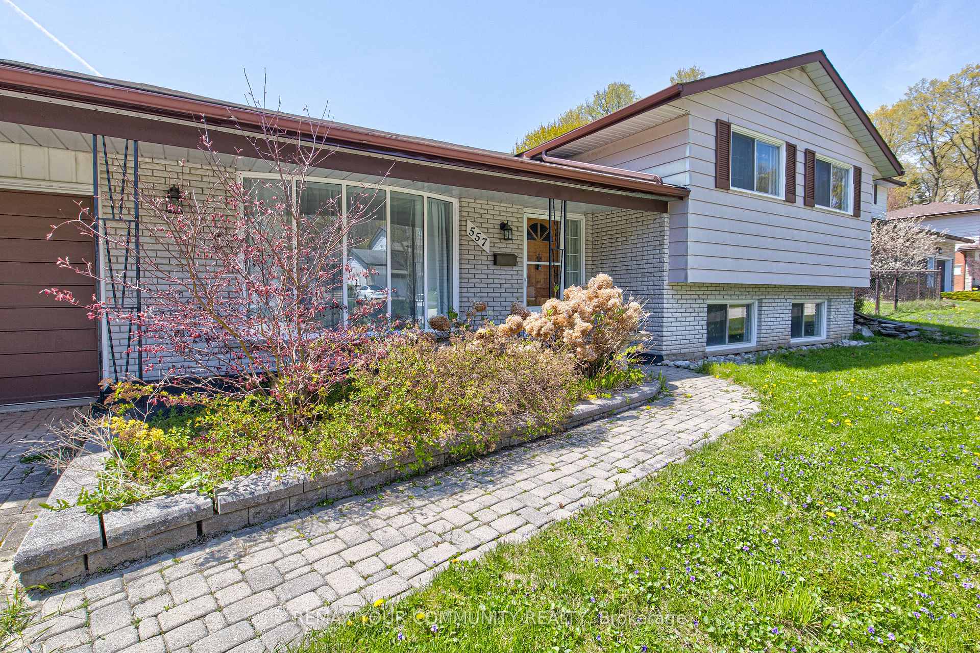 Photo 3 of 557 Glen Manor Boulevard, Waterloo, Lakeshore Village — HOMEH