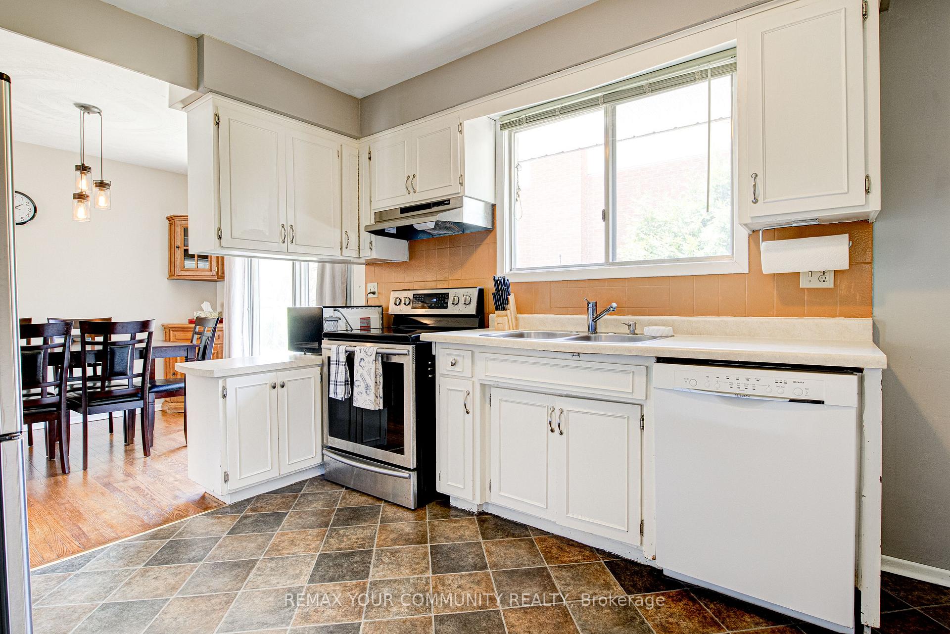 Photo 12 of 557 Glen Manor Boulevard, Waterloo, Lakeshore Village — HOMEH