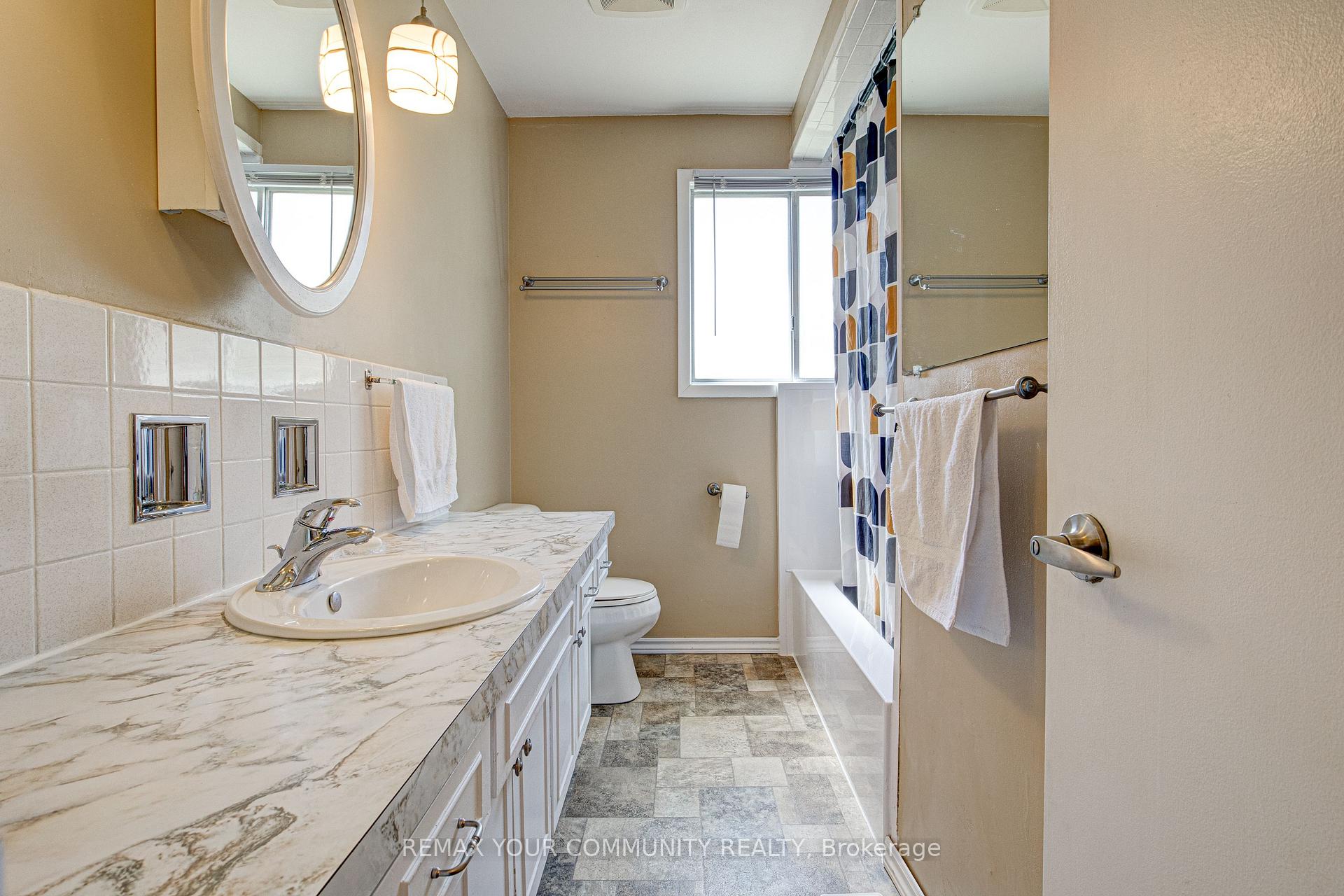 Photo 19 of 557 Glen Manor Boulevard, Waterloo, Lakeshore Village — HOMEH
