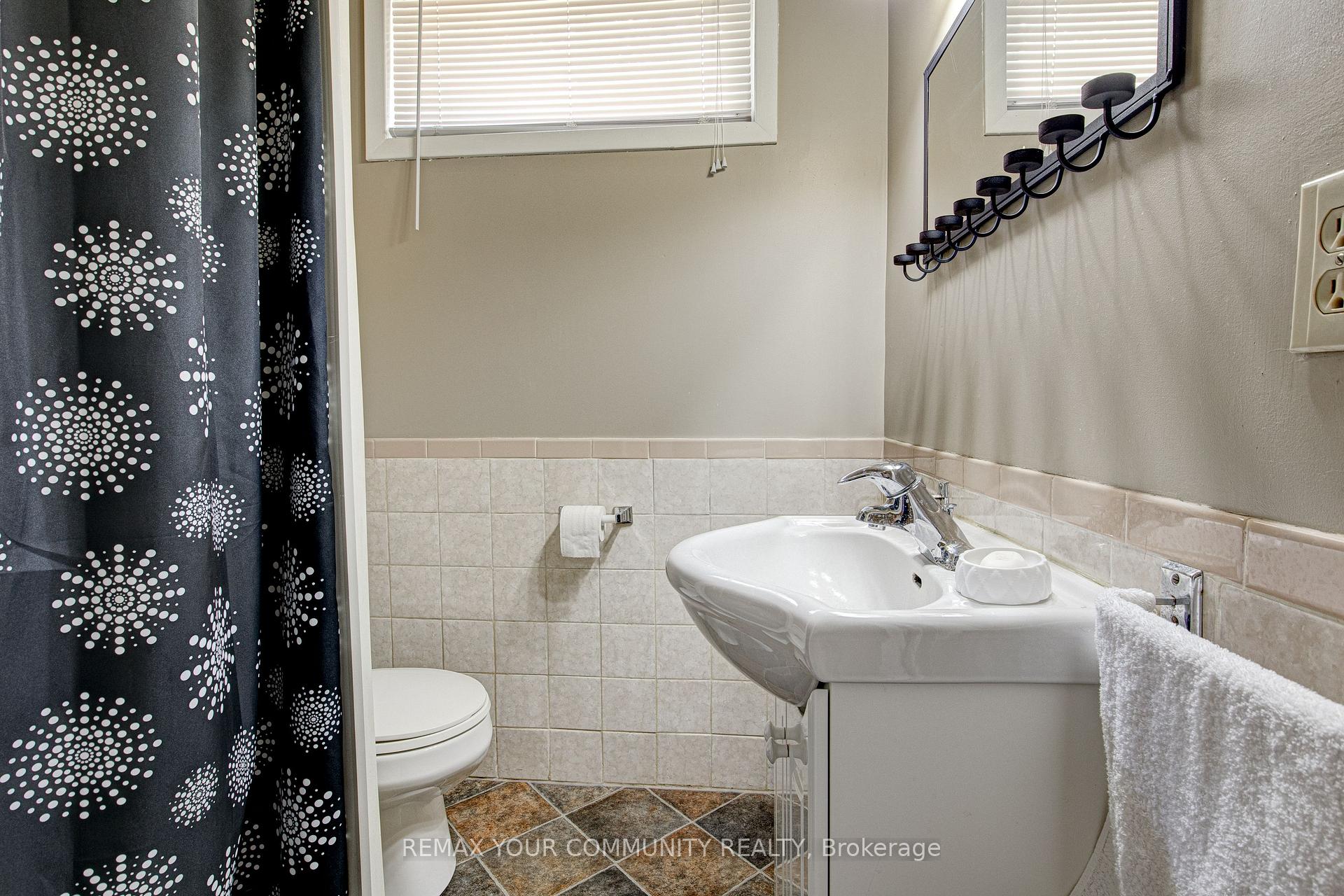 Photo 24 of 557 Glen Manor Boulevard, Waterloo, Lakeshore Village — HOMEH