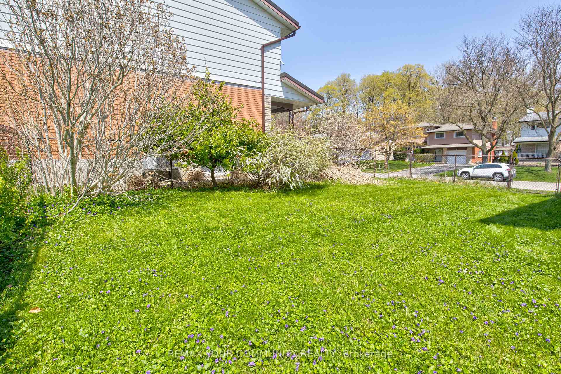 Photo 26 of 557 Glen Manor Boulevard, Waterloo, Lakeshore Village — HOMEH