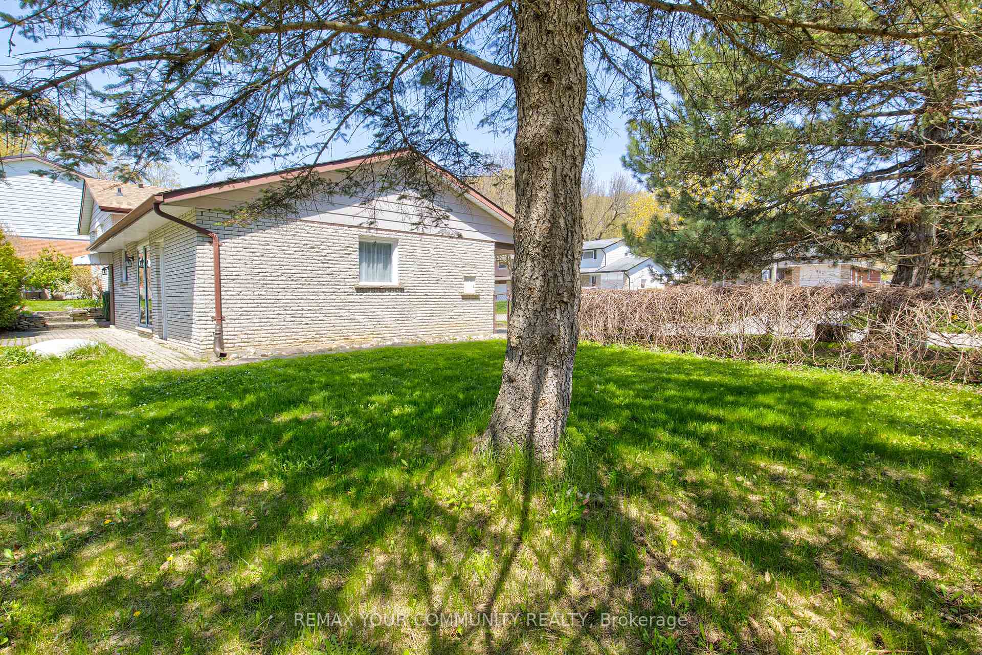 Photo 29 of 557 Glen Manor Boulevard, Waterloo, Lakeshore Village — HOMEH