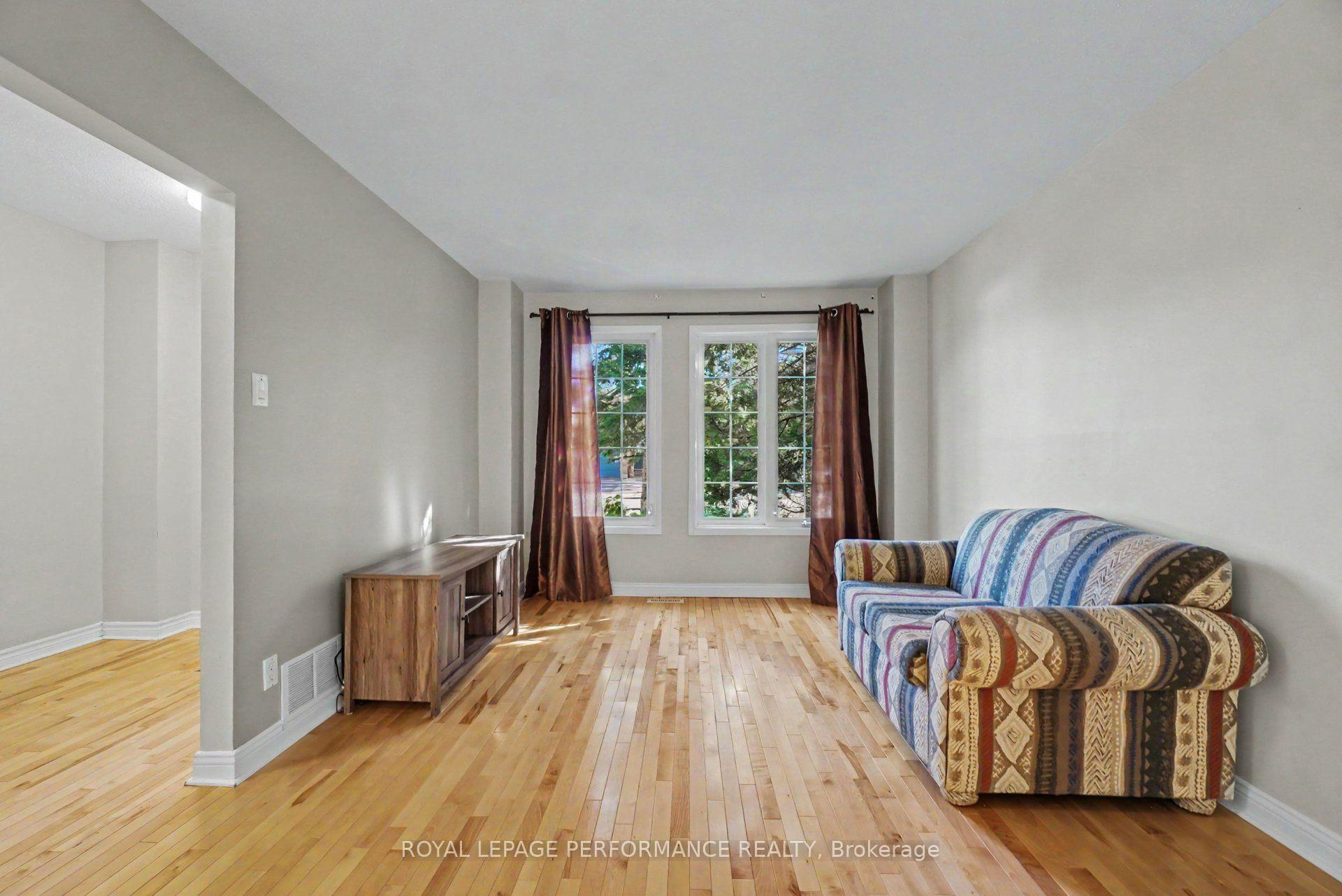 Photo 4 of 1466 Prestone Drive, Ottawa, Bilberry Creek/Queenswood Heights — HOMEH