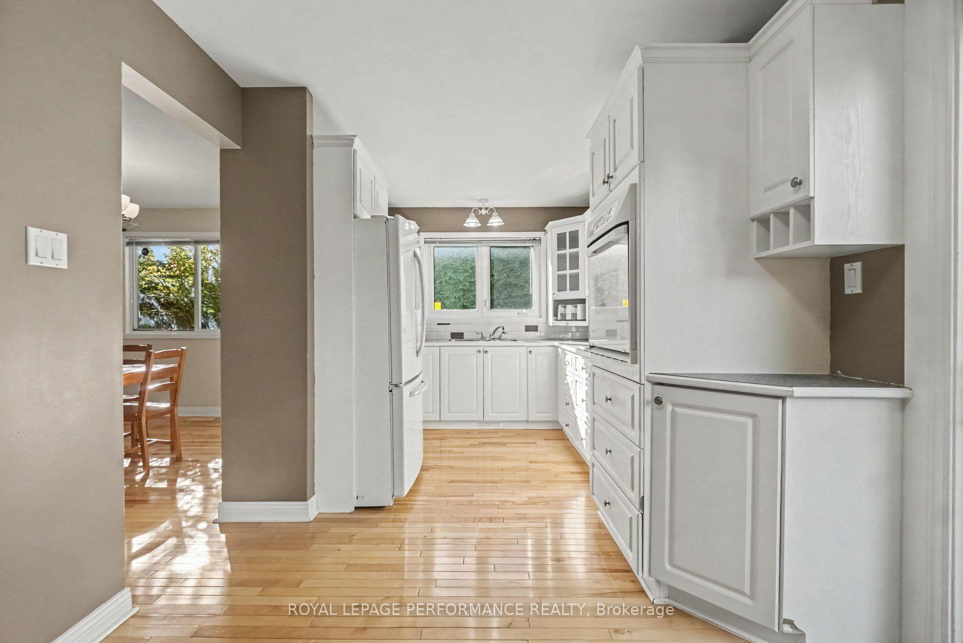 Photo 8 of 1466 Prestone Drive, Ottawa, Bilberry Creek/Queenswood Heights — HOMEH