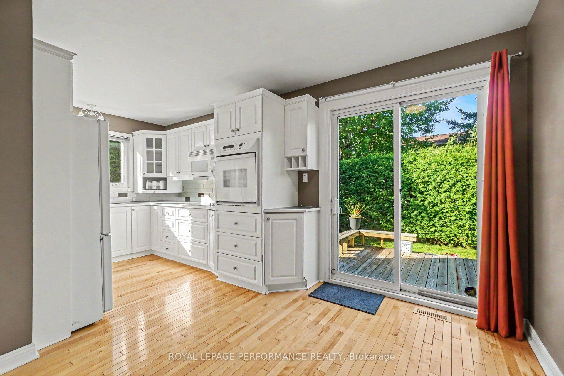 Photo 9 of 1466 Prestone Drive, Ottawa, Bilberry Creek/Queenswood Heights — HOMEH
