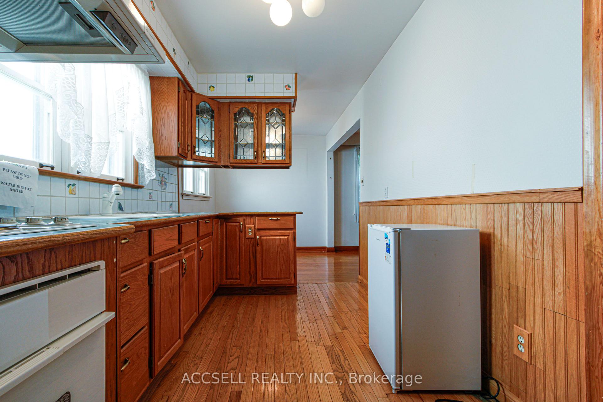 Photo 9 of 1358 Sedgewick Crescent, Oakville, Southwest — HOMEH