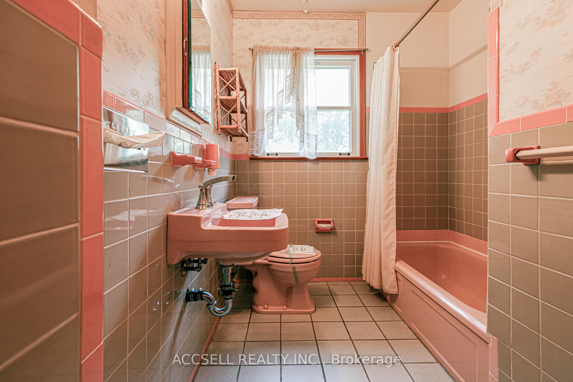 Photo 12 of 1358 Sedgewick Crescent, Oakville, Southwest — HOMEH
