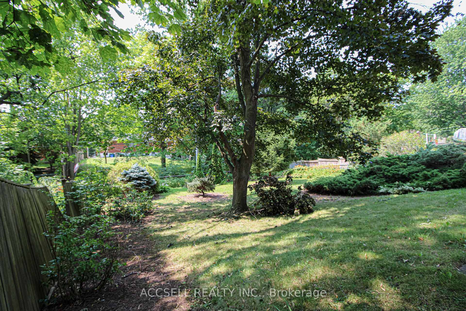 Photo 24 of 1358 Sedgewick Crescent, Oakville, Southwest — HOMEH