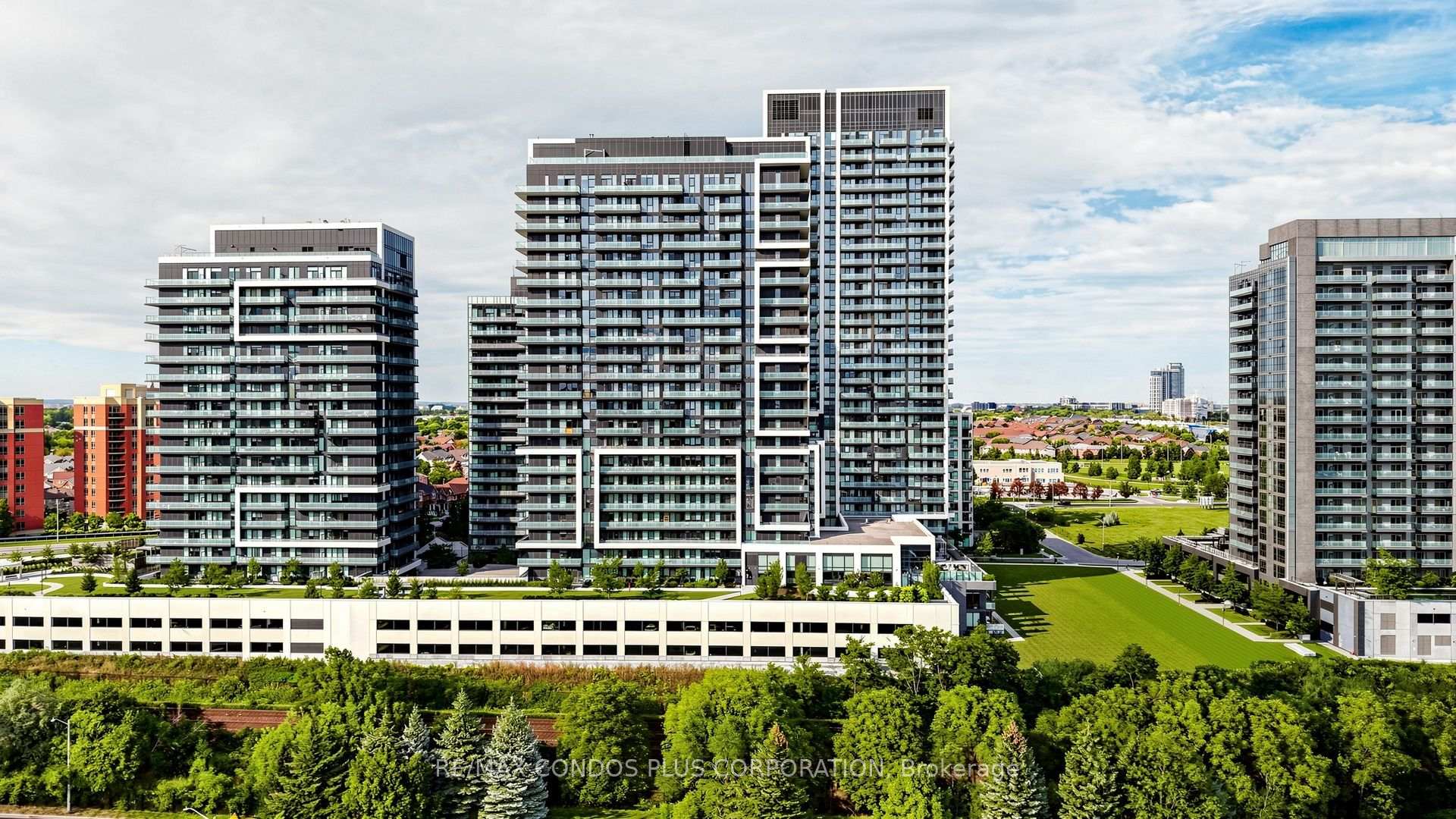 Photo 6 of Unit 503, 105 Oneida Crescent, Richmond Hill, Langstaff — HOMEH