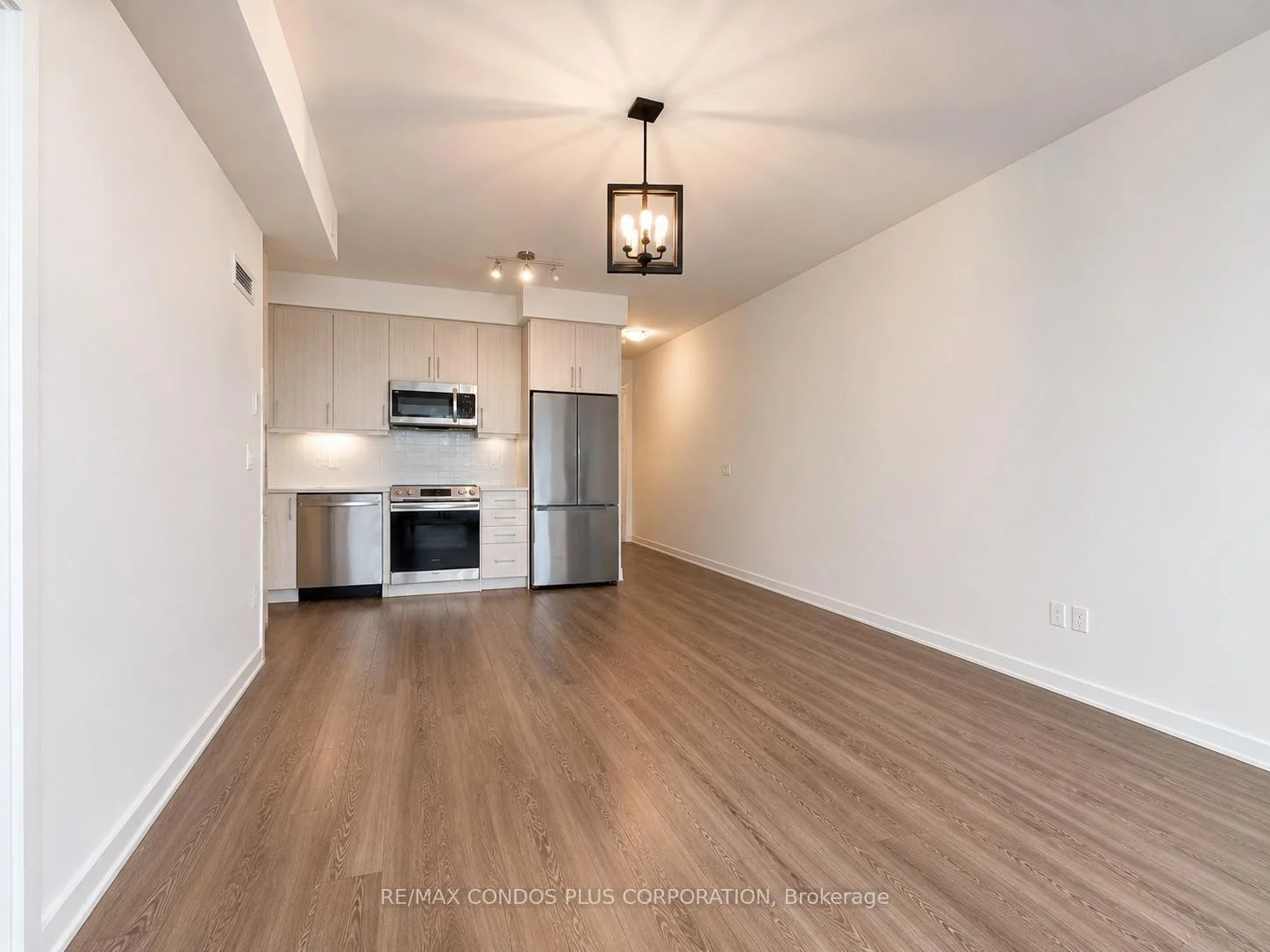 Photo 10 of Unit 503, 105 Oneida Crescent, Richmond Hill, Langstaff — HOMEH