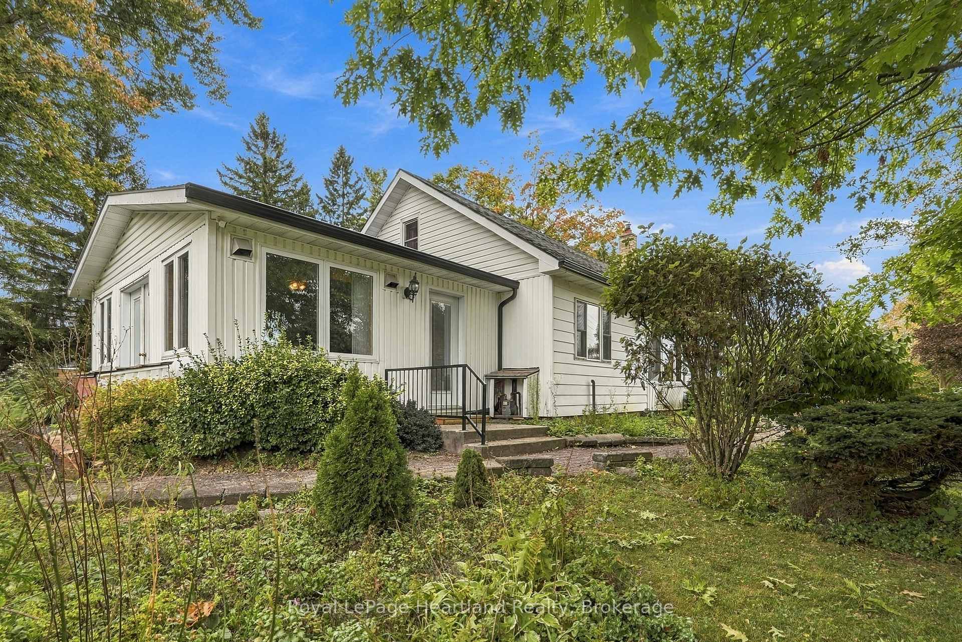 Photo 5 of 156 Queen Street S, Minto — HOMEH