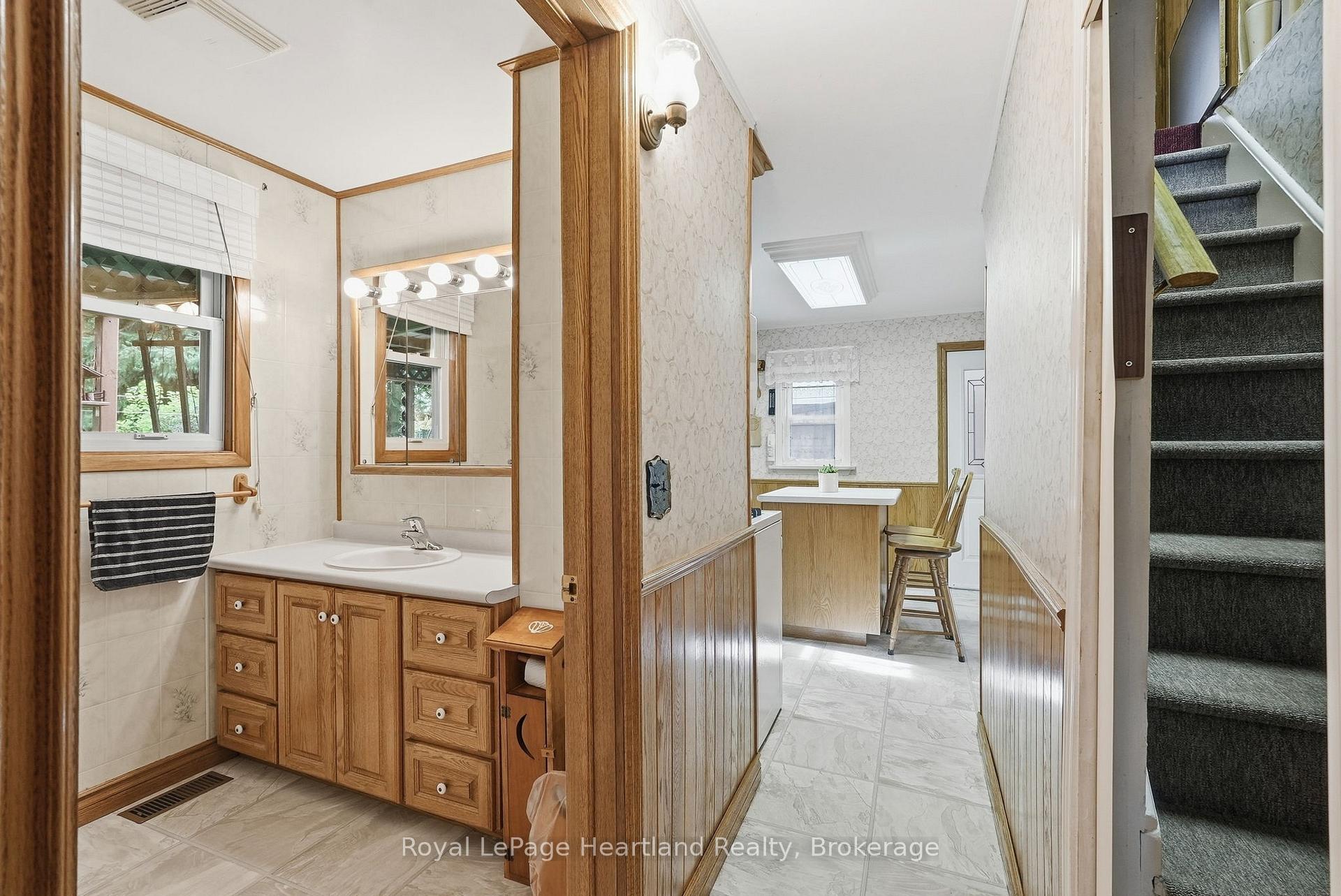 Photo 17 of 156 Queen Street S, Minto — HOMEH