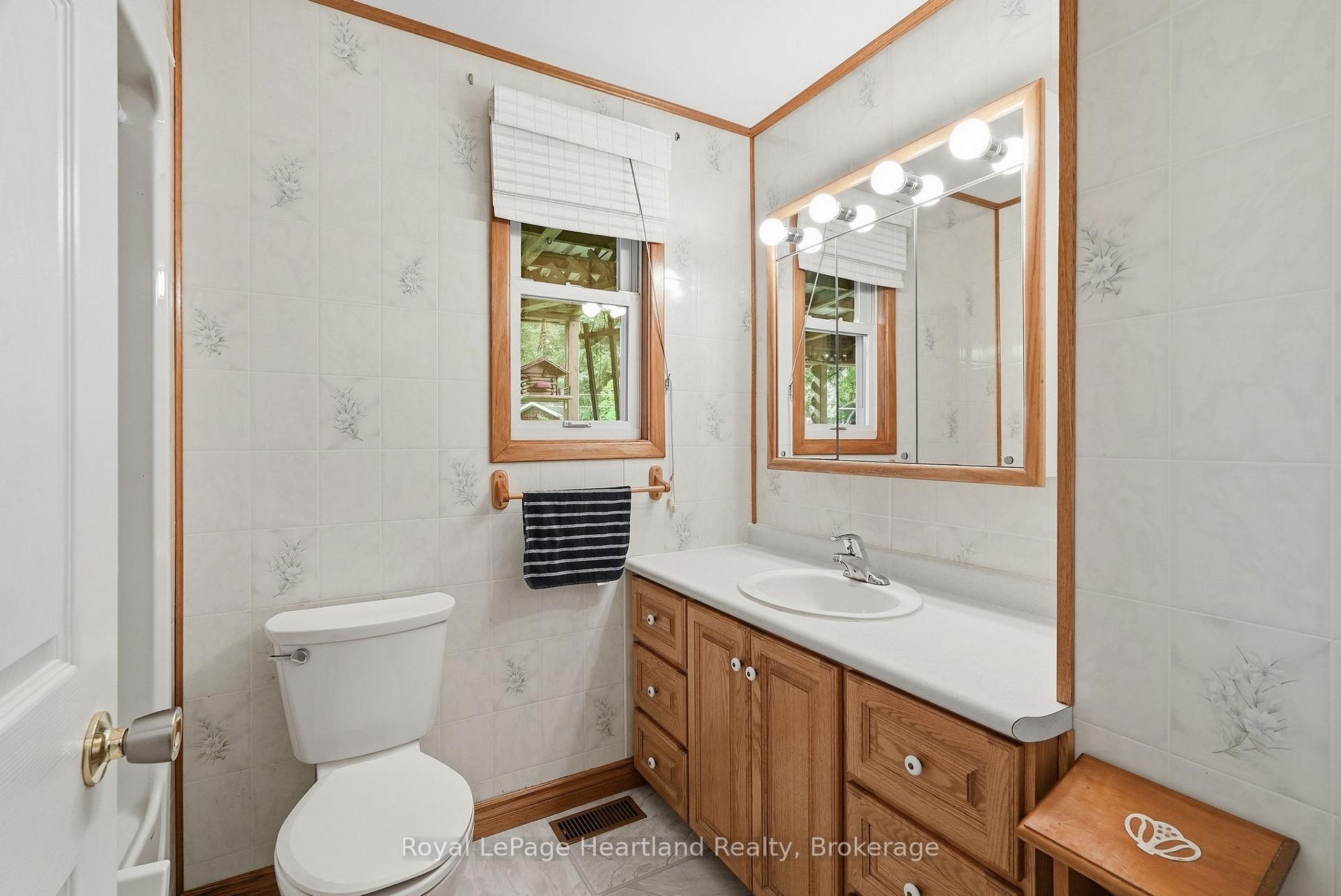 Photo 18 of 156 Queen Street S, Minto — HOMEH