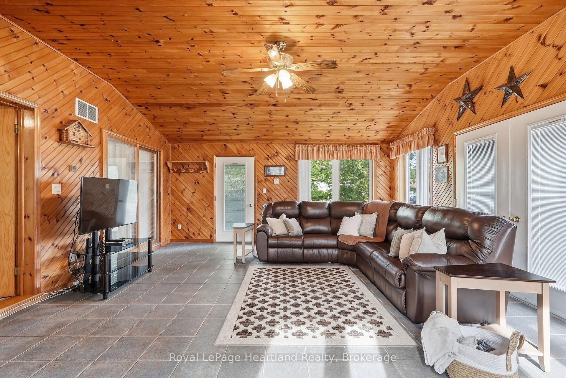 Photo 22 of 156 Queen Street S, Minto — HOMEH