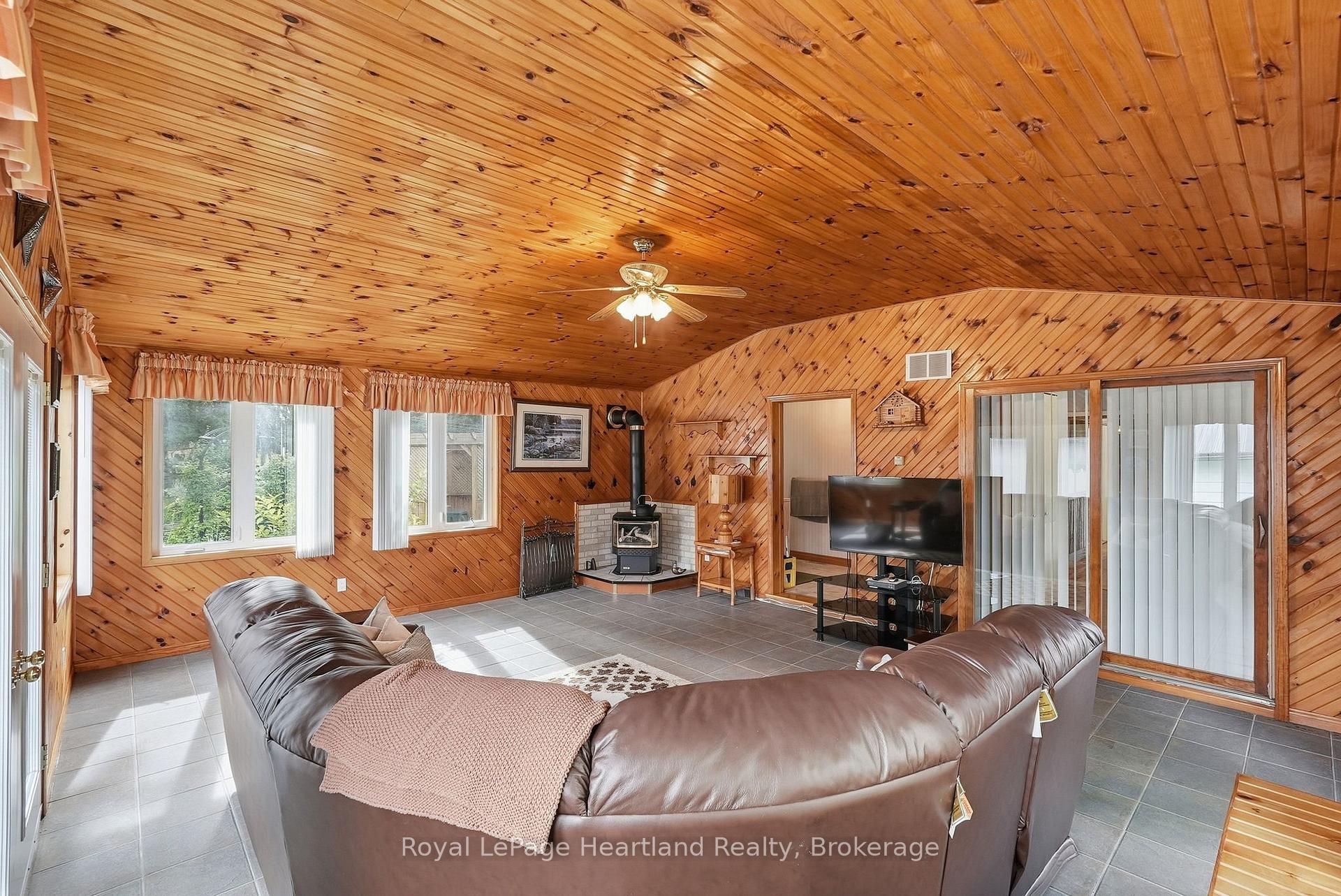Photo 24 of 156 Queen Street S, Minto — HOMEH